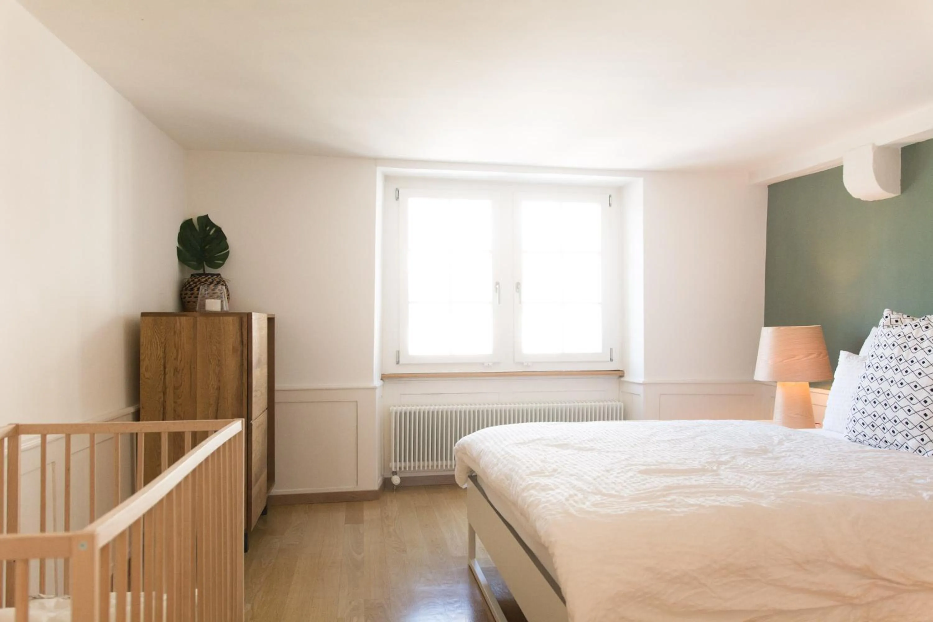 Bedroom, Bed in Lake Side Location Bellevue