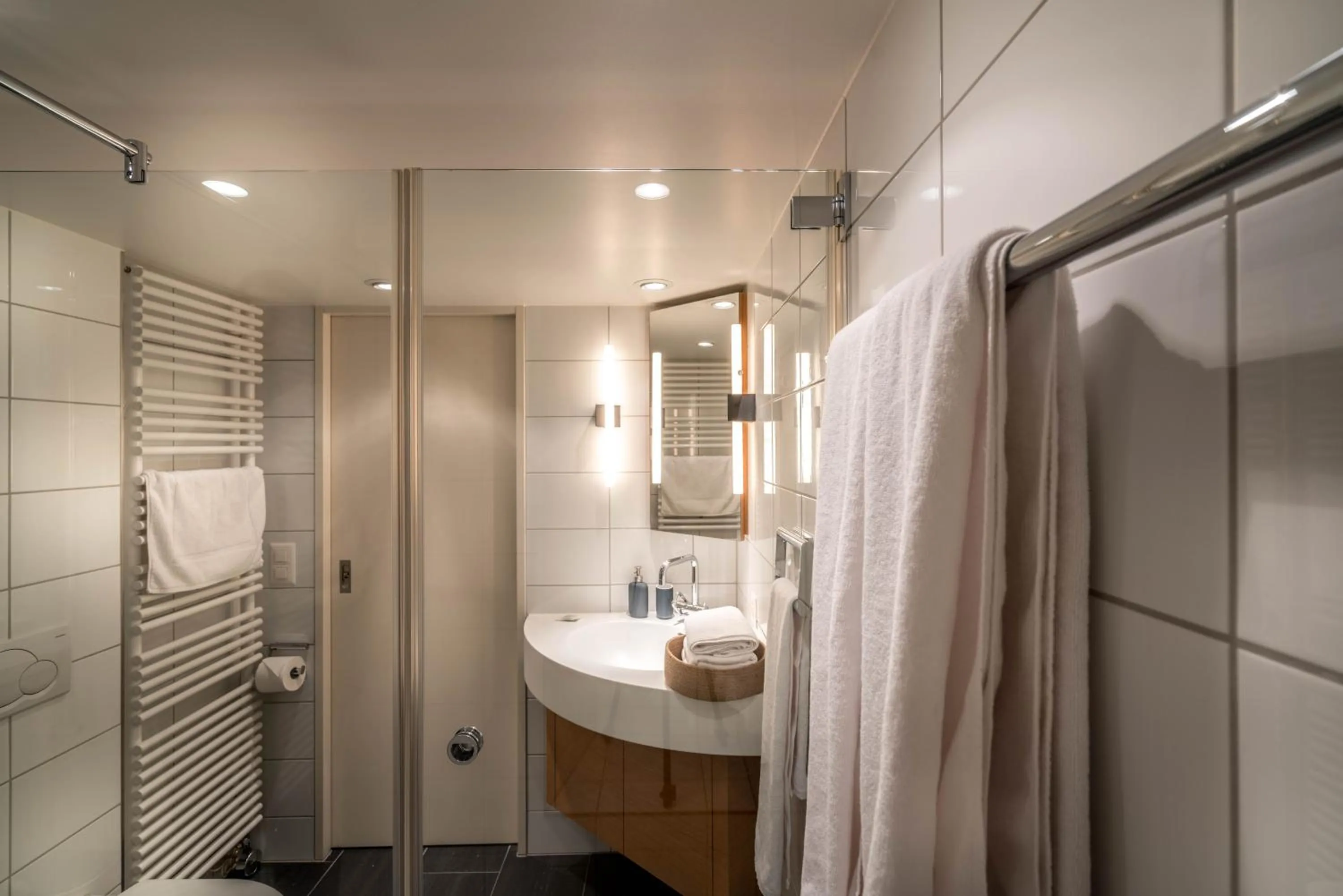 Bathroom in Lake Side Location Bellevue