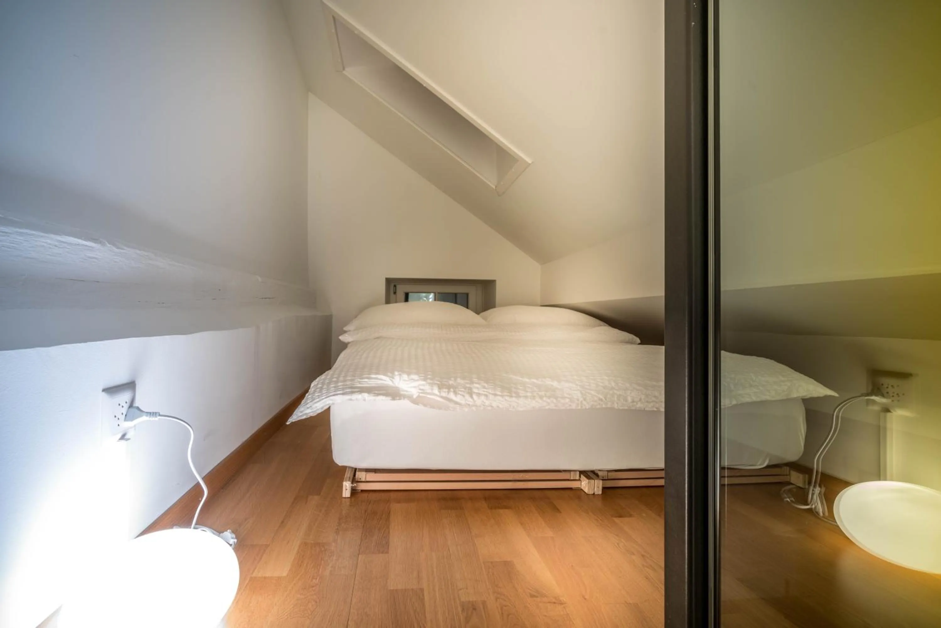 Property building, Bed in Lake Side Location Bellevue