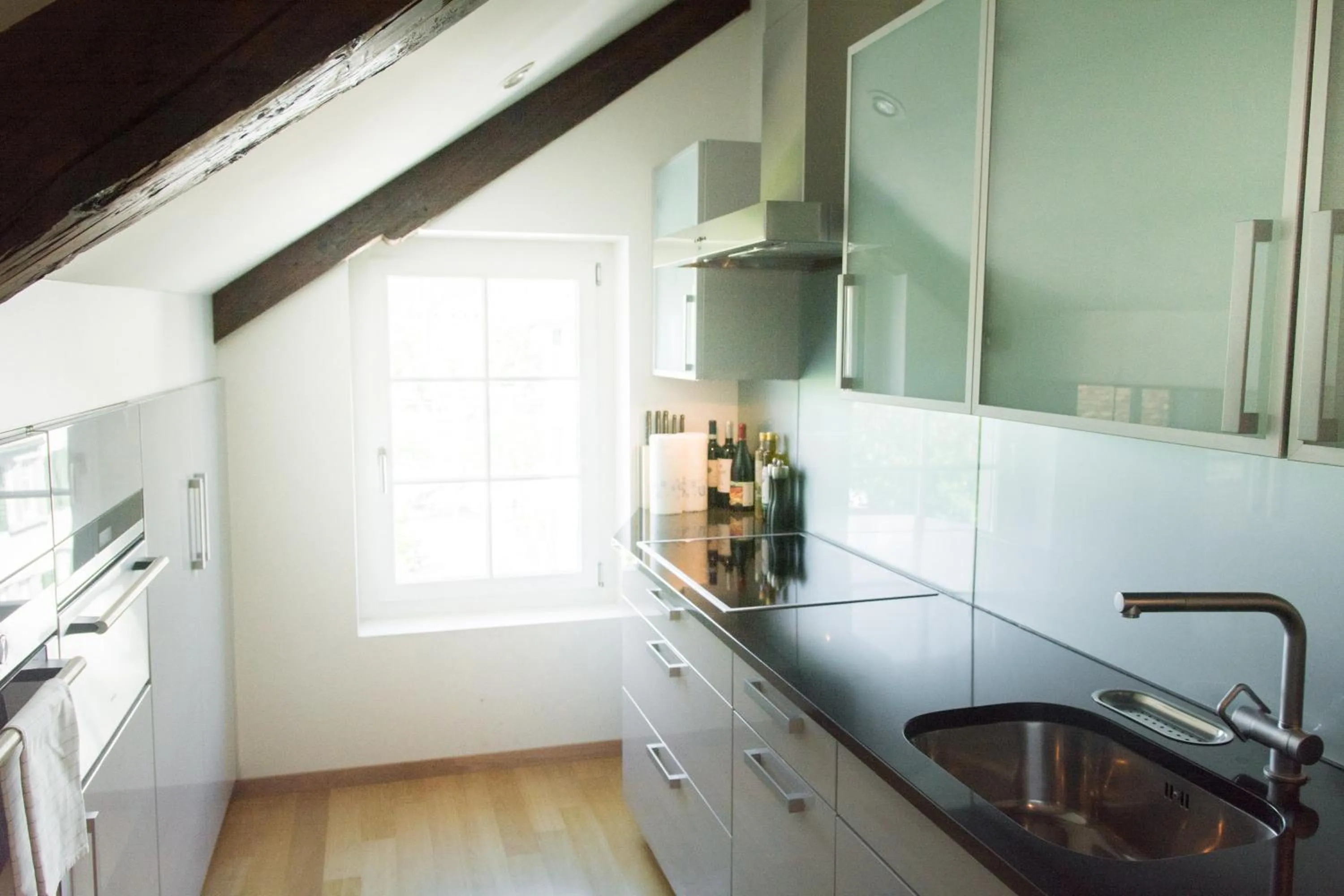 Kitchen or kitchenette in Lake Side Location Bellevue