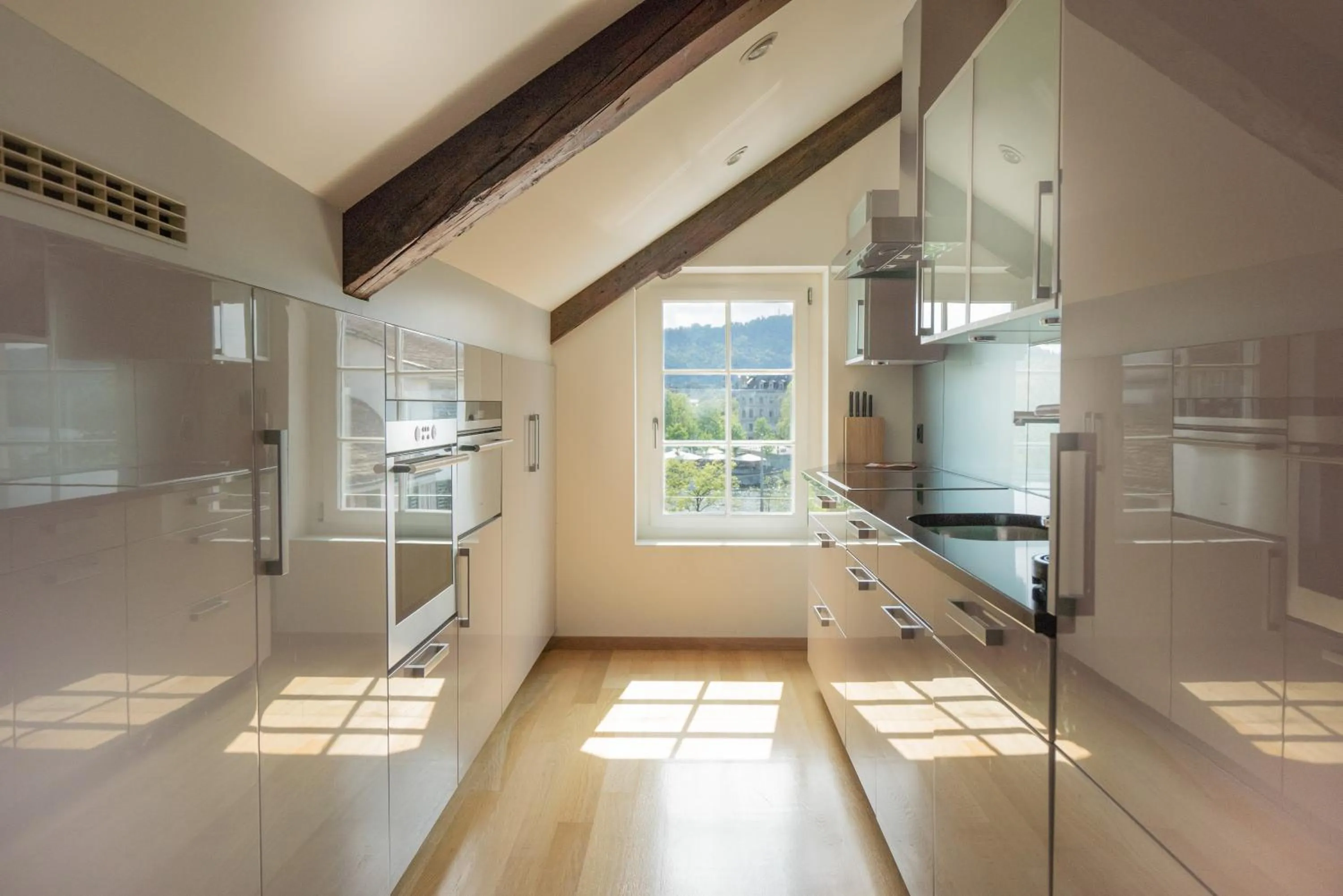 Kitchen or kitchenette in Lake Side Location Bellevue