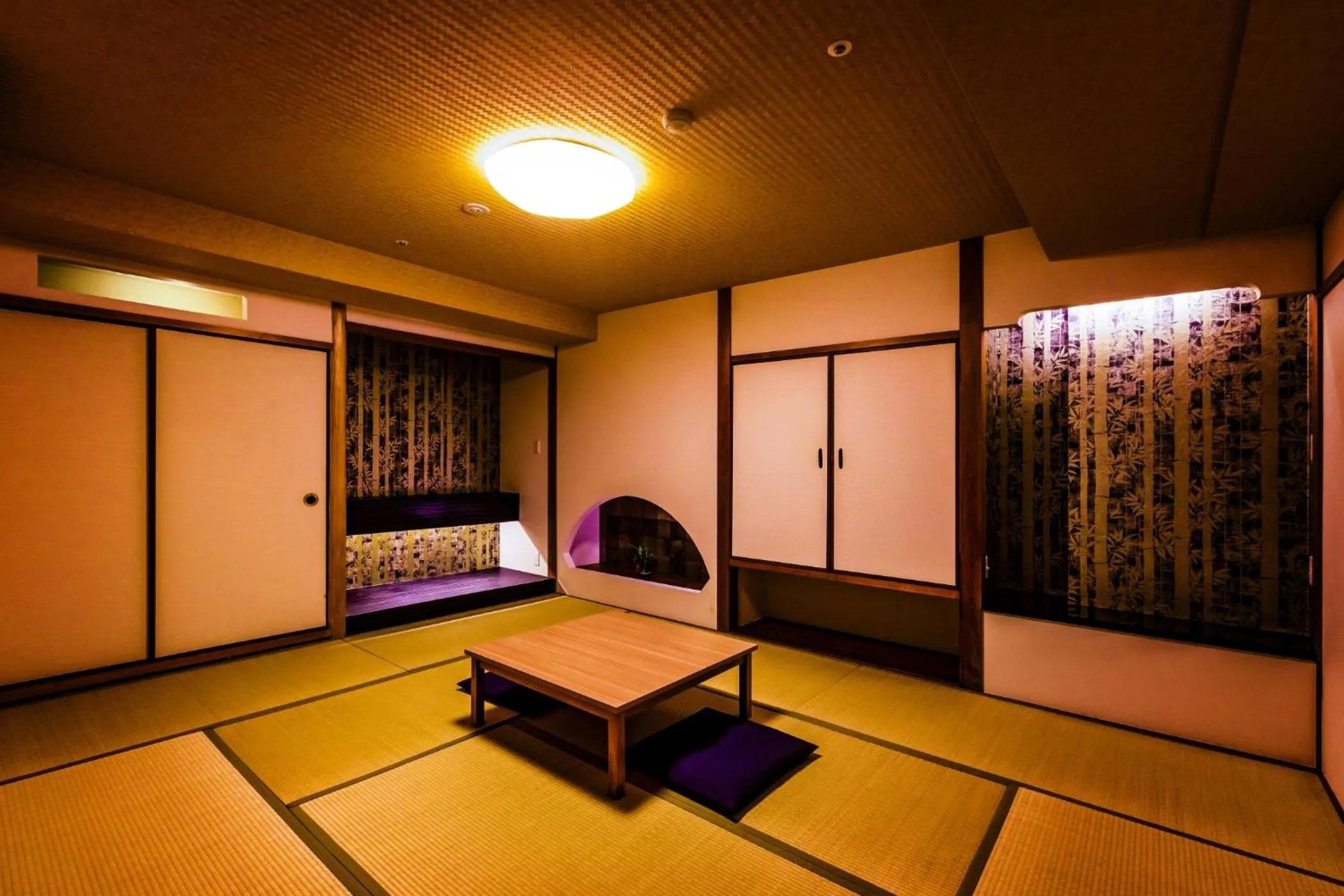 Photo of the whole room, Bed in Ooedo Onsen Monogatari Premium Shirahama Gyoen