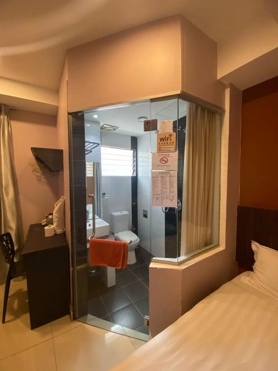 Bathroom, Bed in Hotel Vevo Puchong Malaysia