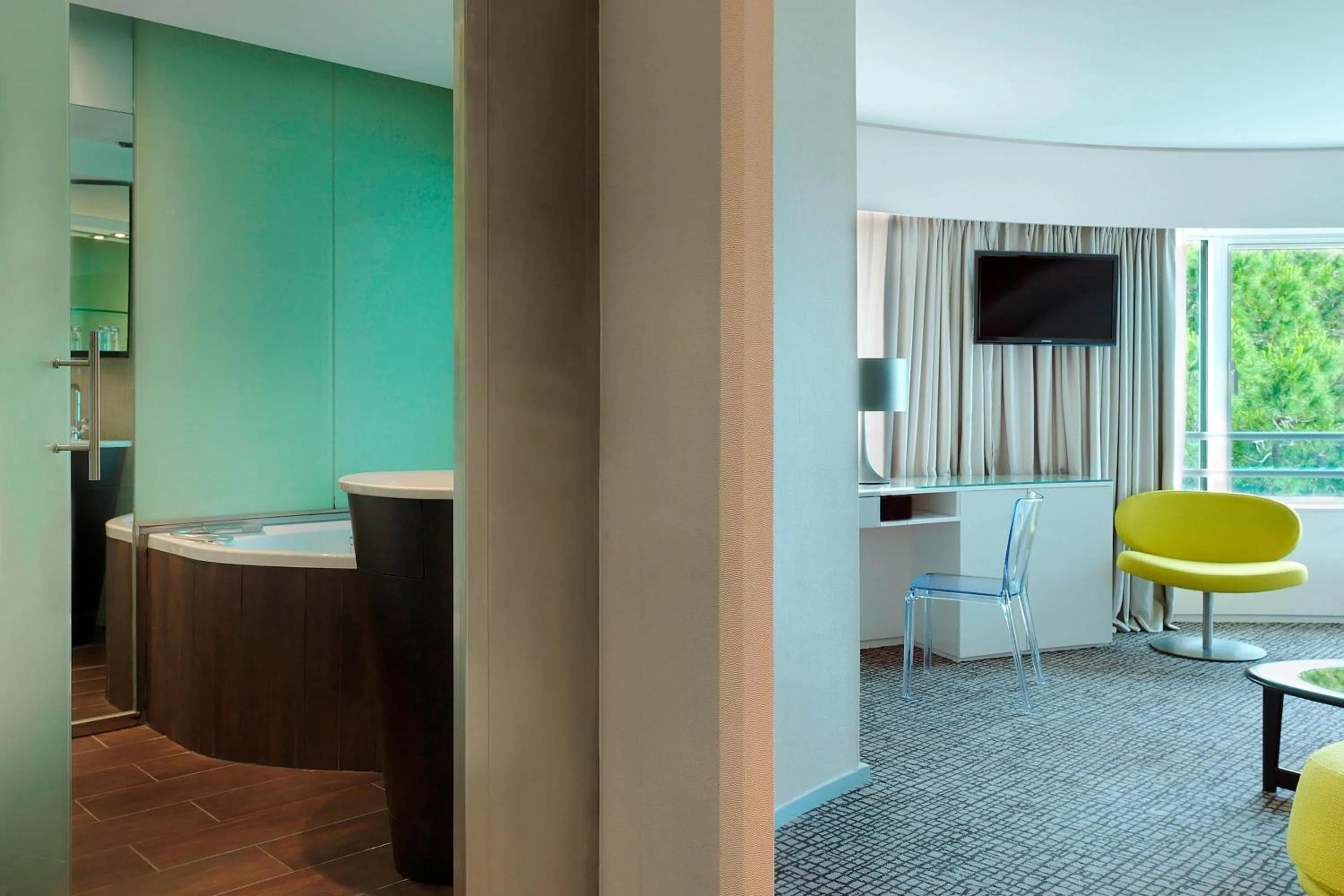 Bathroom in Le Méridien Beach Plaza