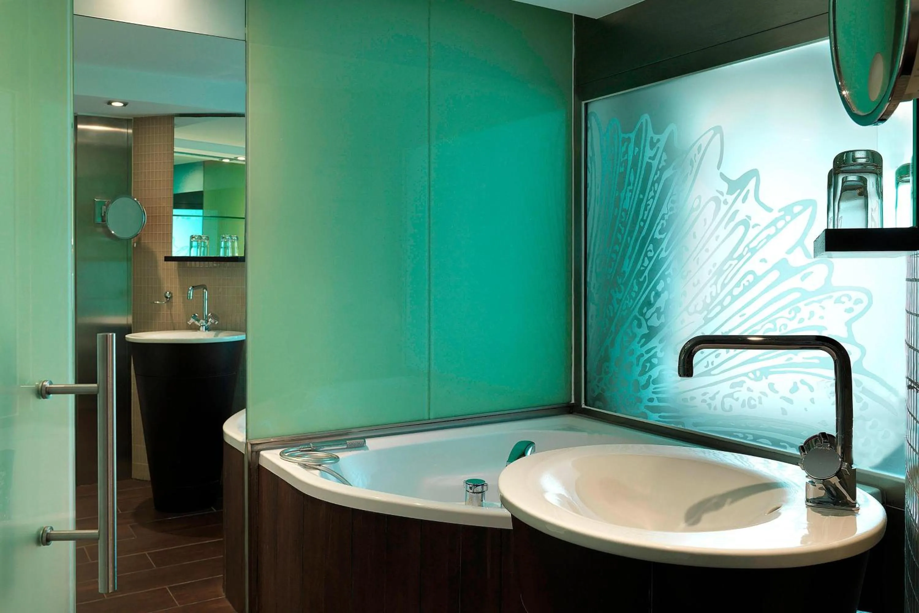 Bathroom in Le Méridien Beach Plaza