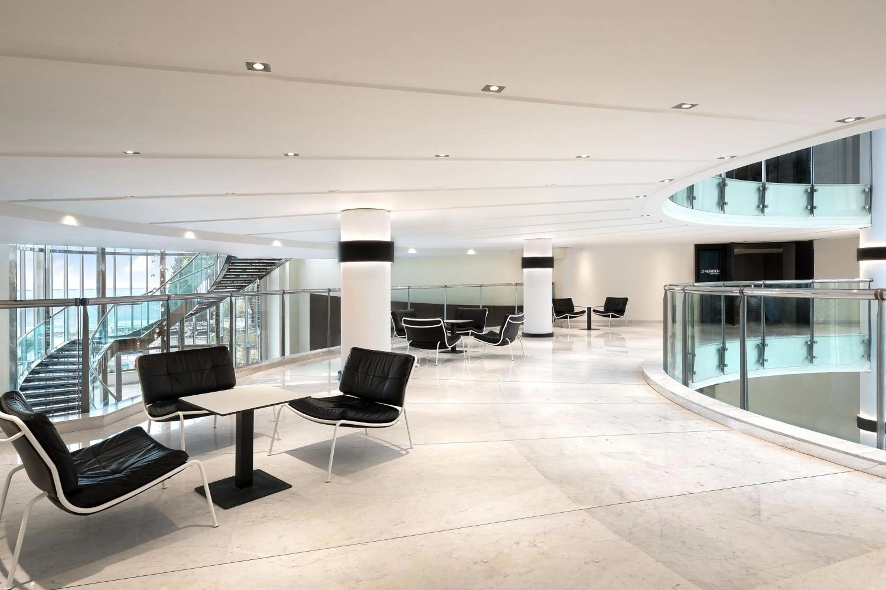 Meeting/conference room in Le Méridien Beach Plaza