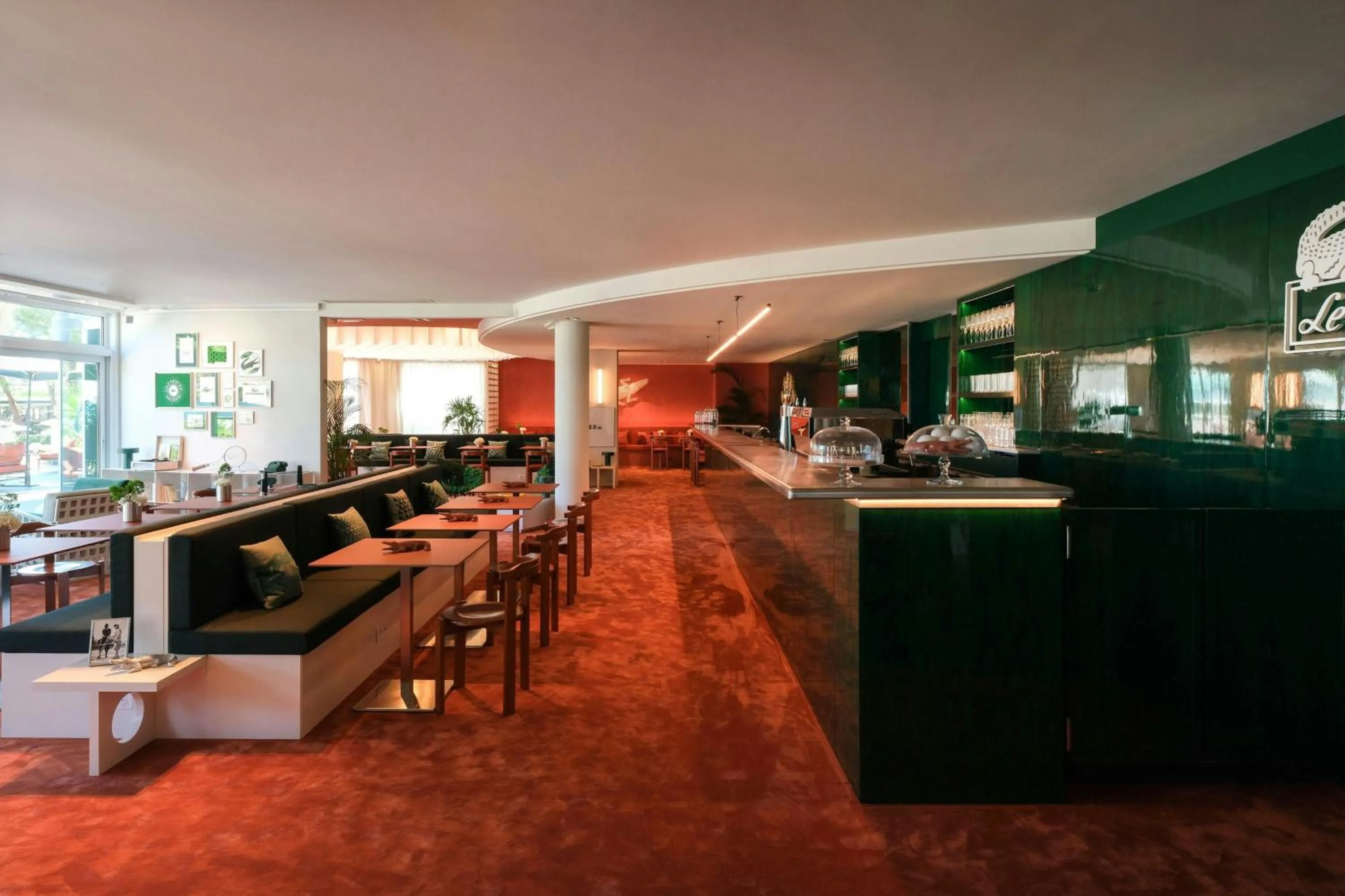 Restaurant/places to eat in Le Méridien Beach Plaza