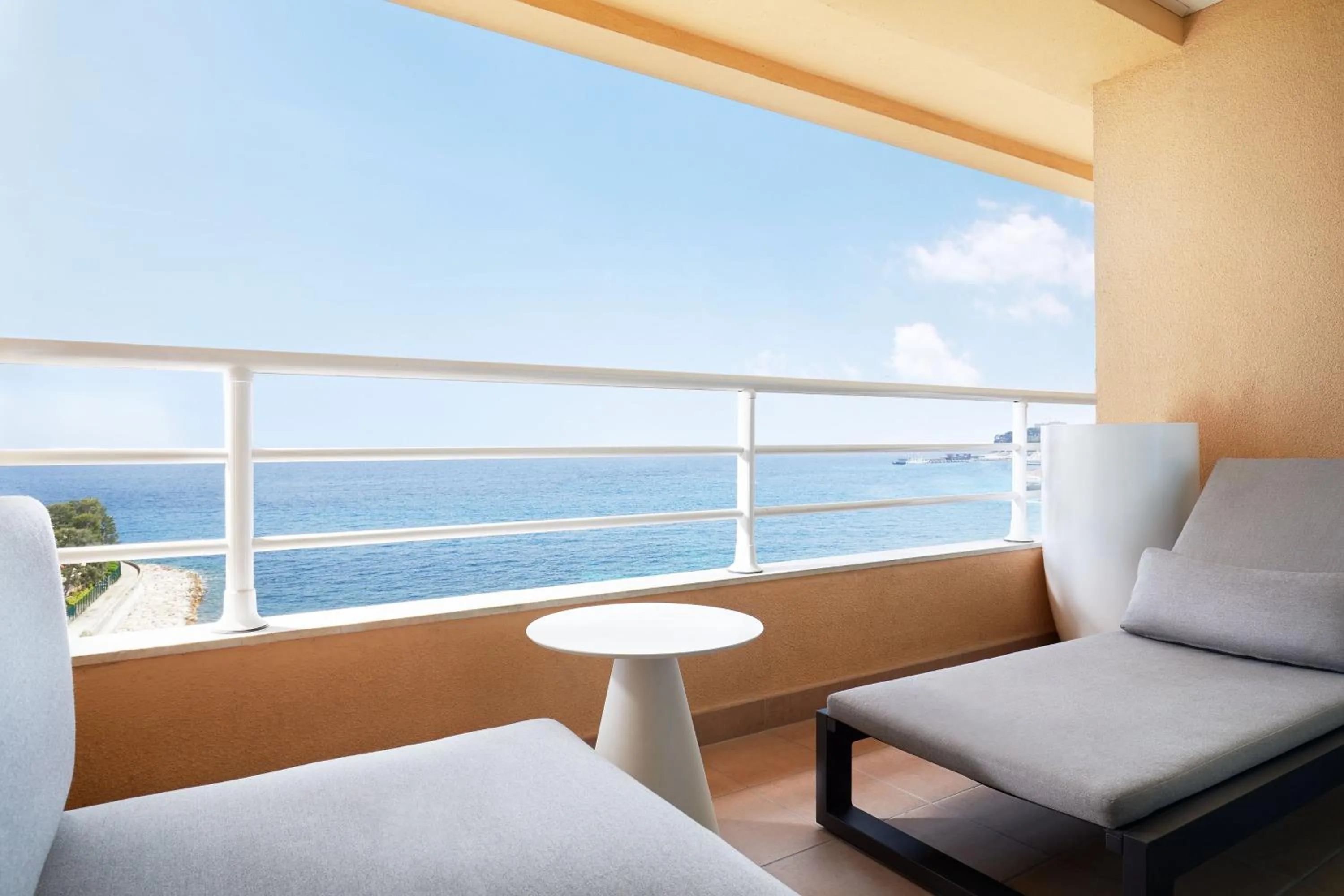 Photo of the whole room in Le Méridien Beach Plaza