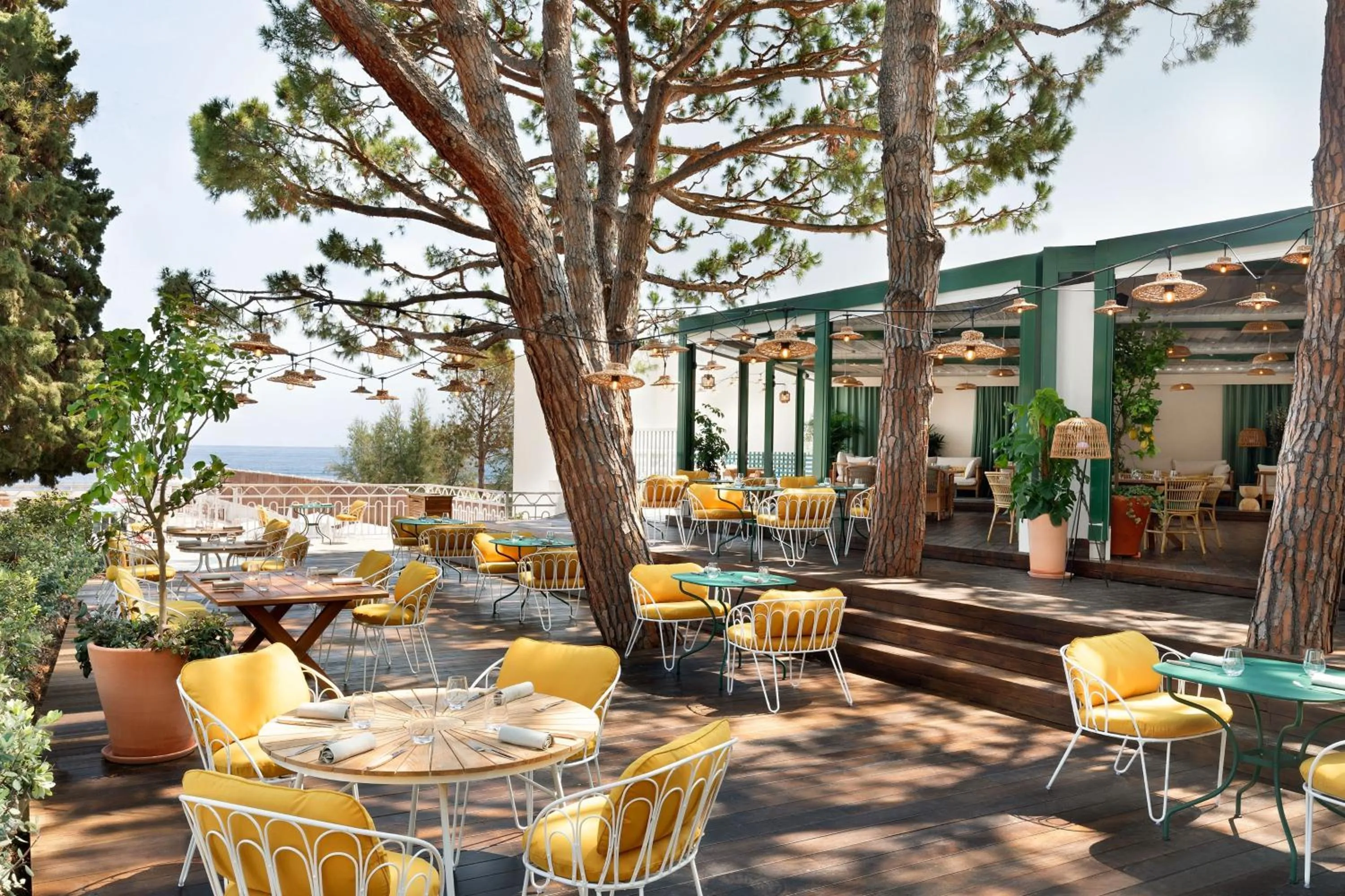 Restaurant/places to eat in Le Méridien Beach Plaza