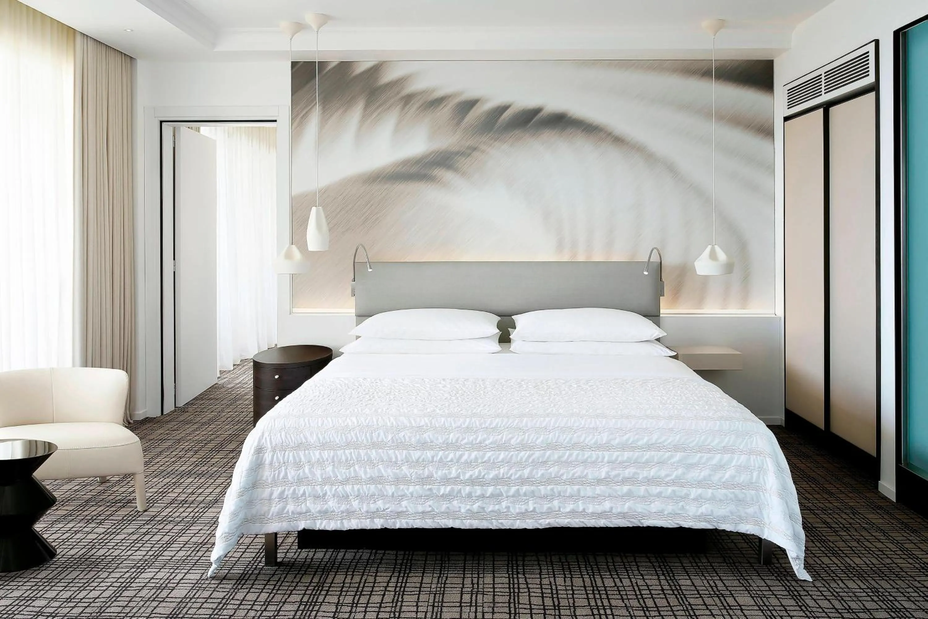 Photo of the whole room, Bed in Le Méridien Beach Plaza