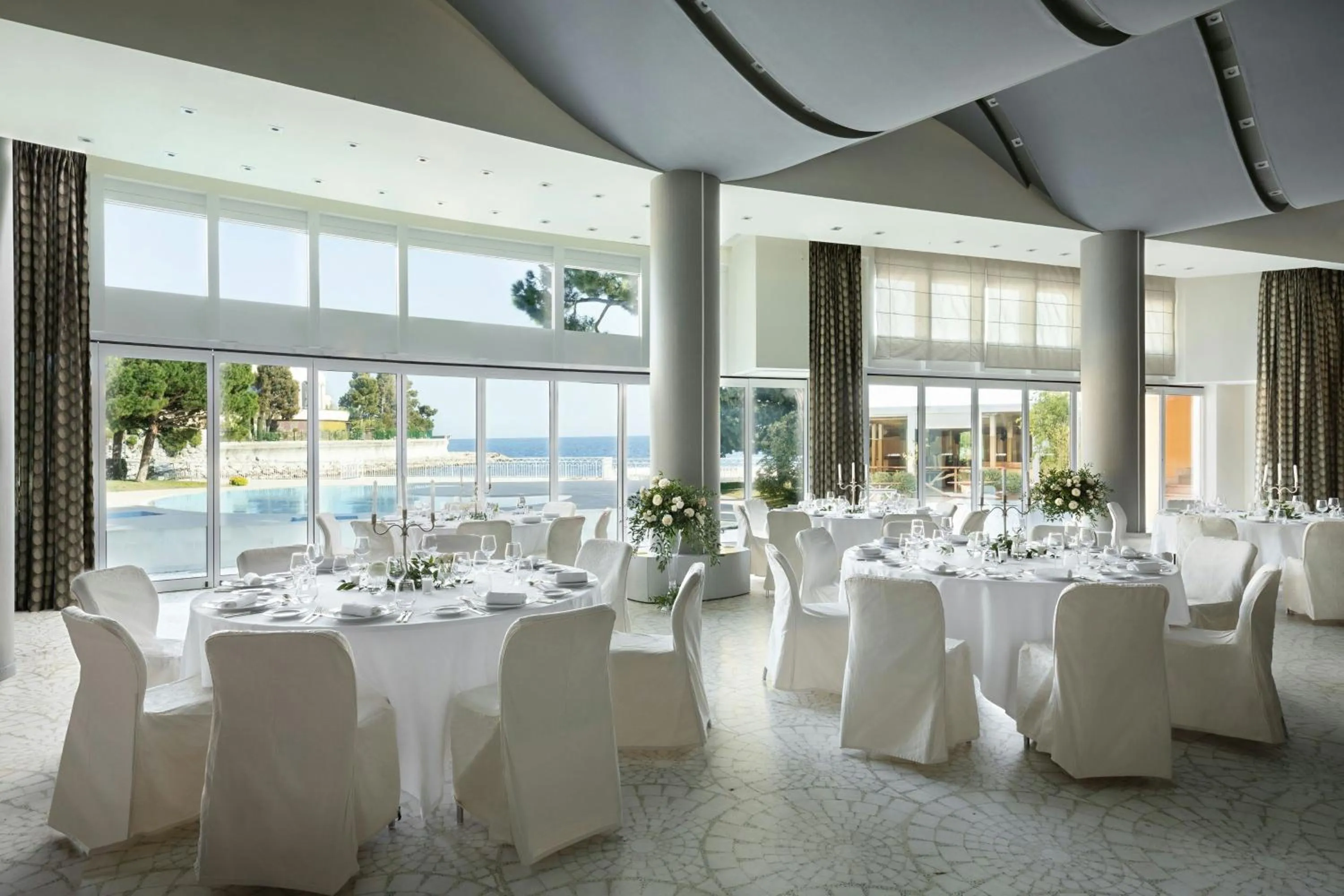 Banquet/Function facilities in Le Méridien Beach Plaza