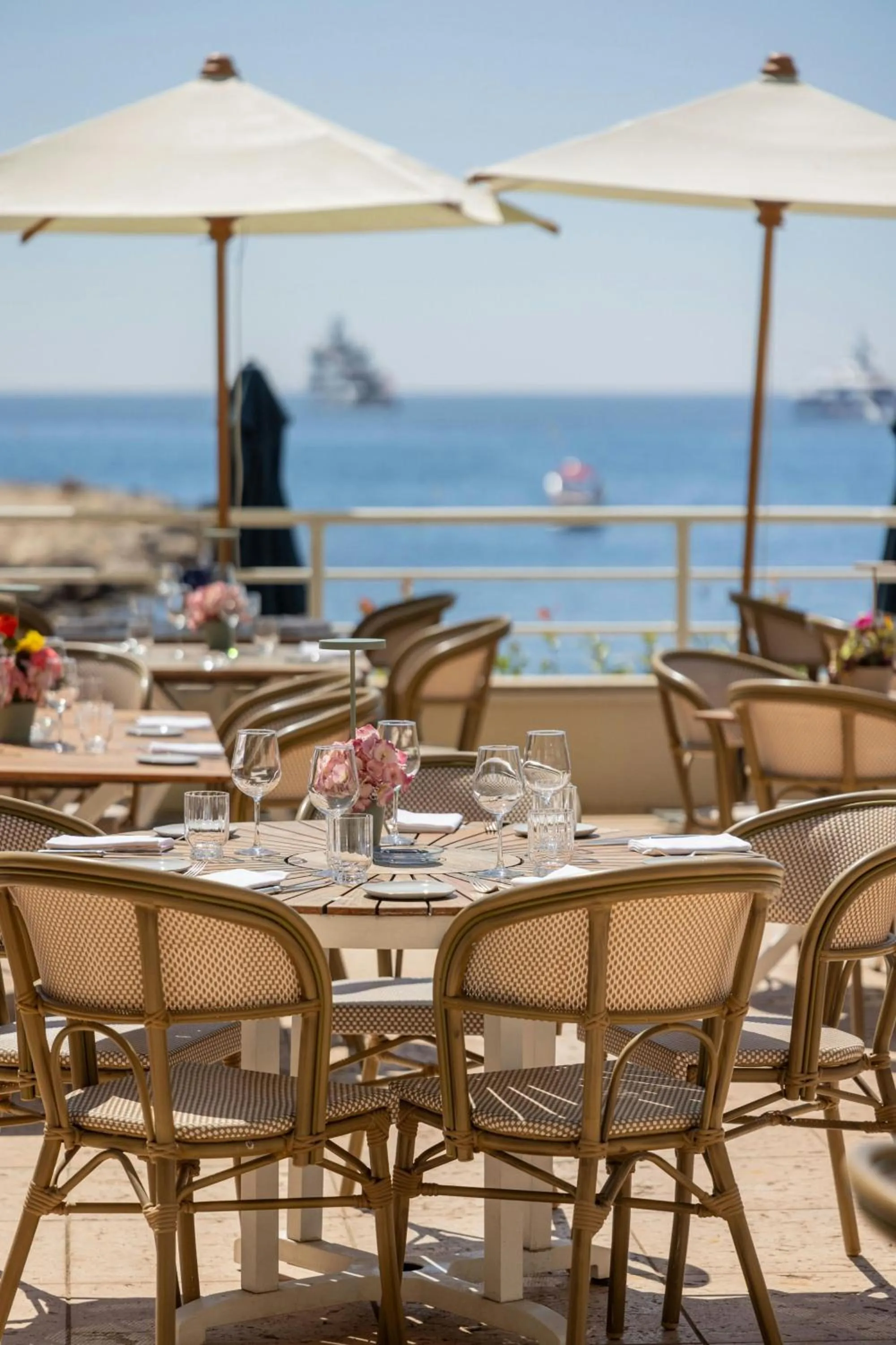 Restaurant/places to eat in Le Méridien Beach Plaza