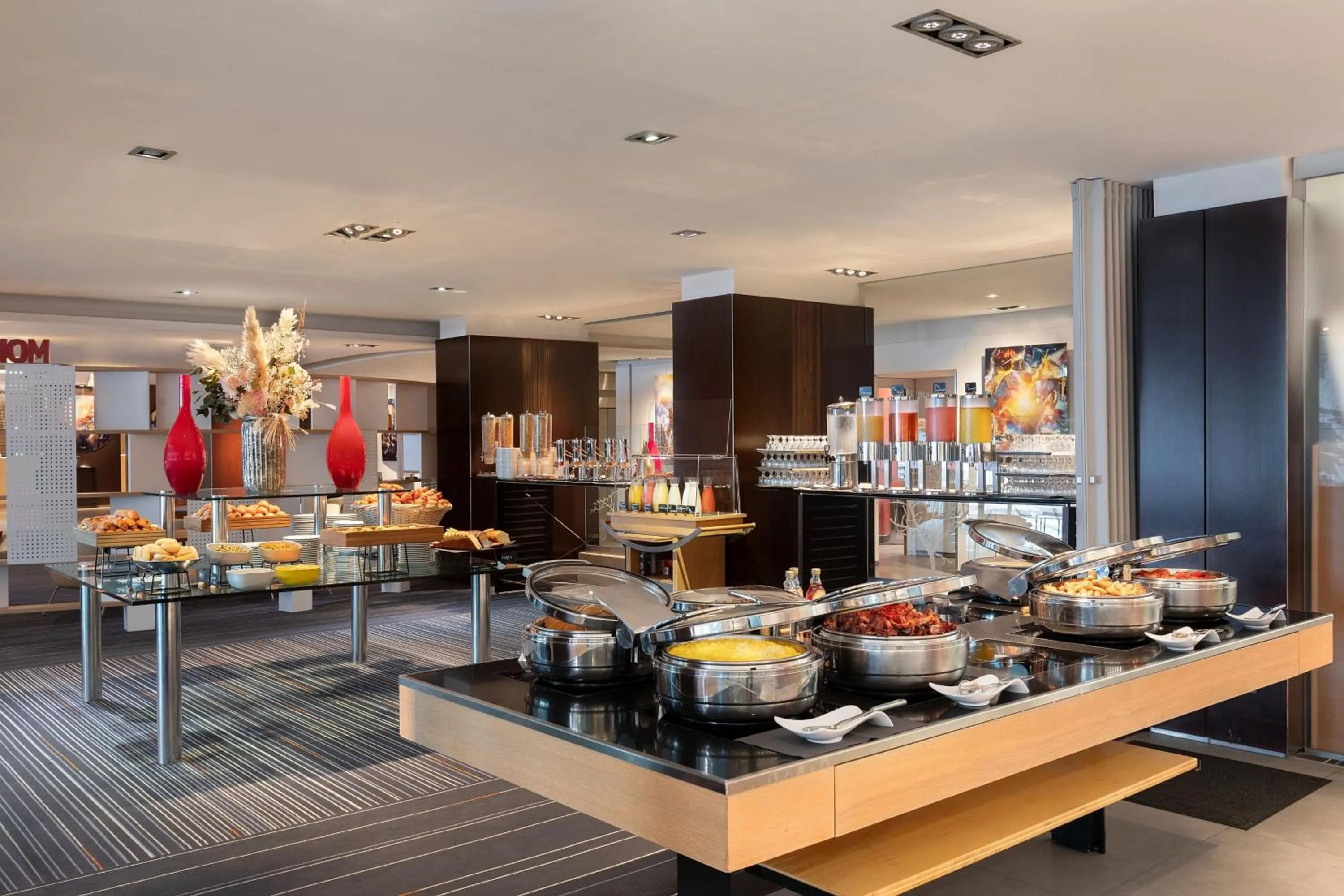 Breakfast in Le Méridien Beach Plaza