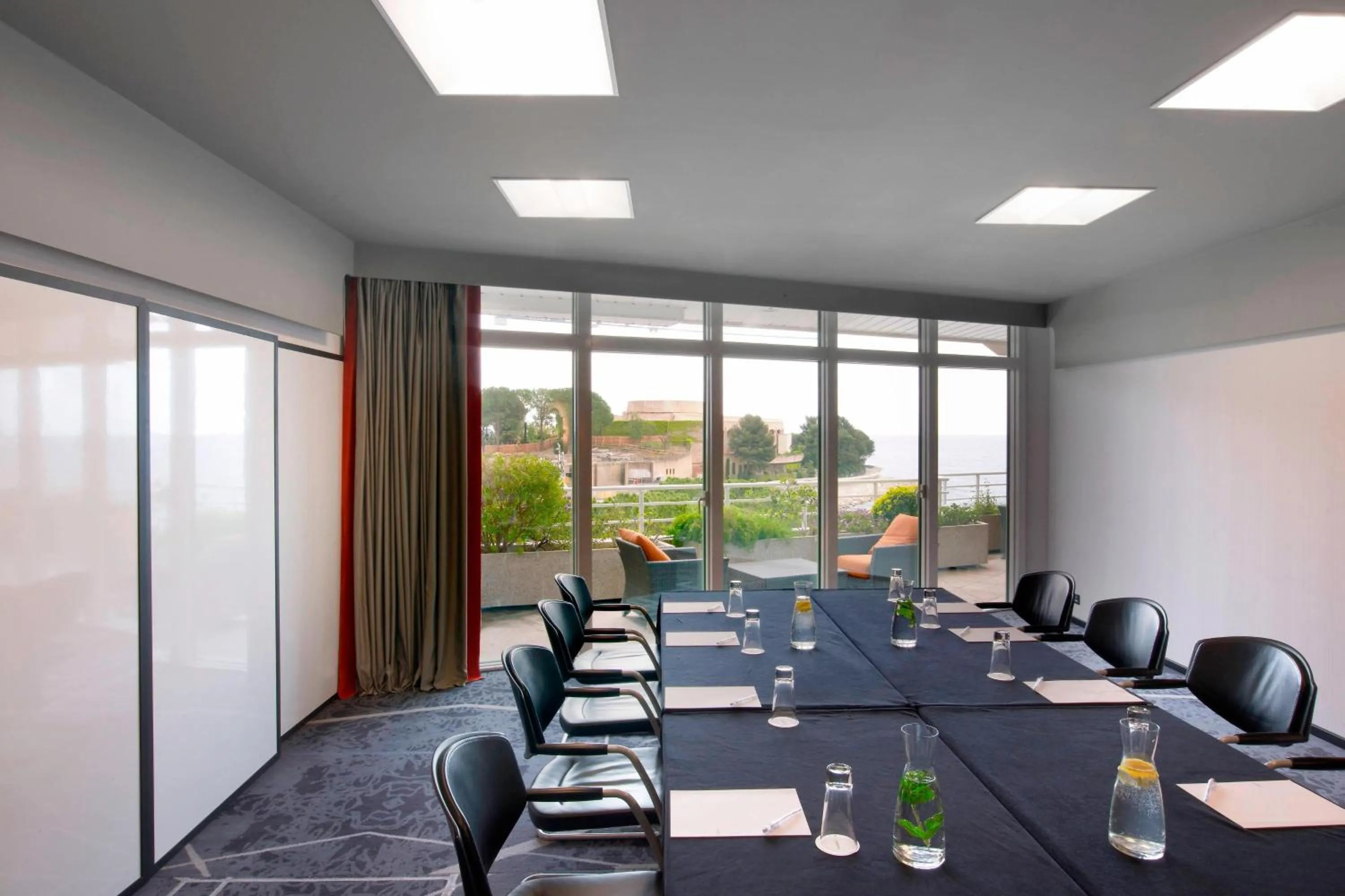 Meeting/conference room in Le Méridien Beach Plaza