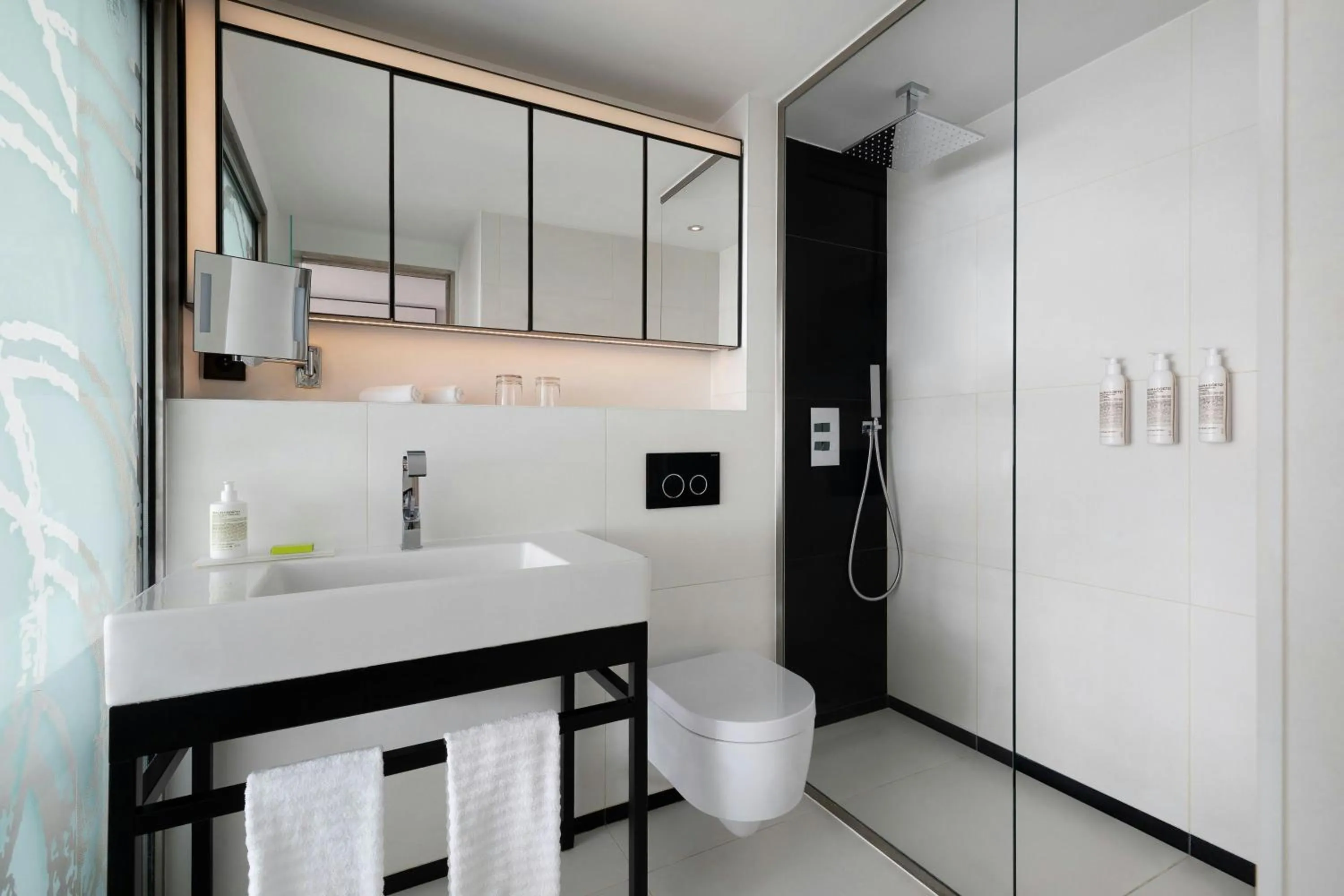 Bathroom in Le Méridien Beach Plaza