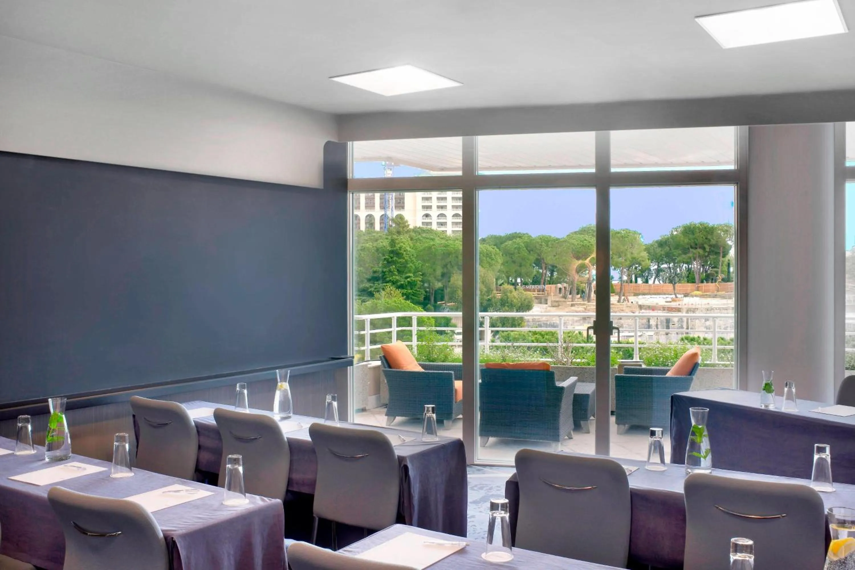 Meeting/conference room in Le Méridien Beach Plaza