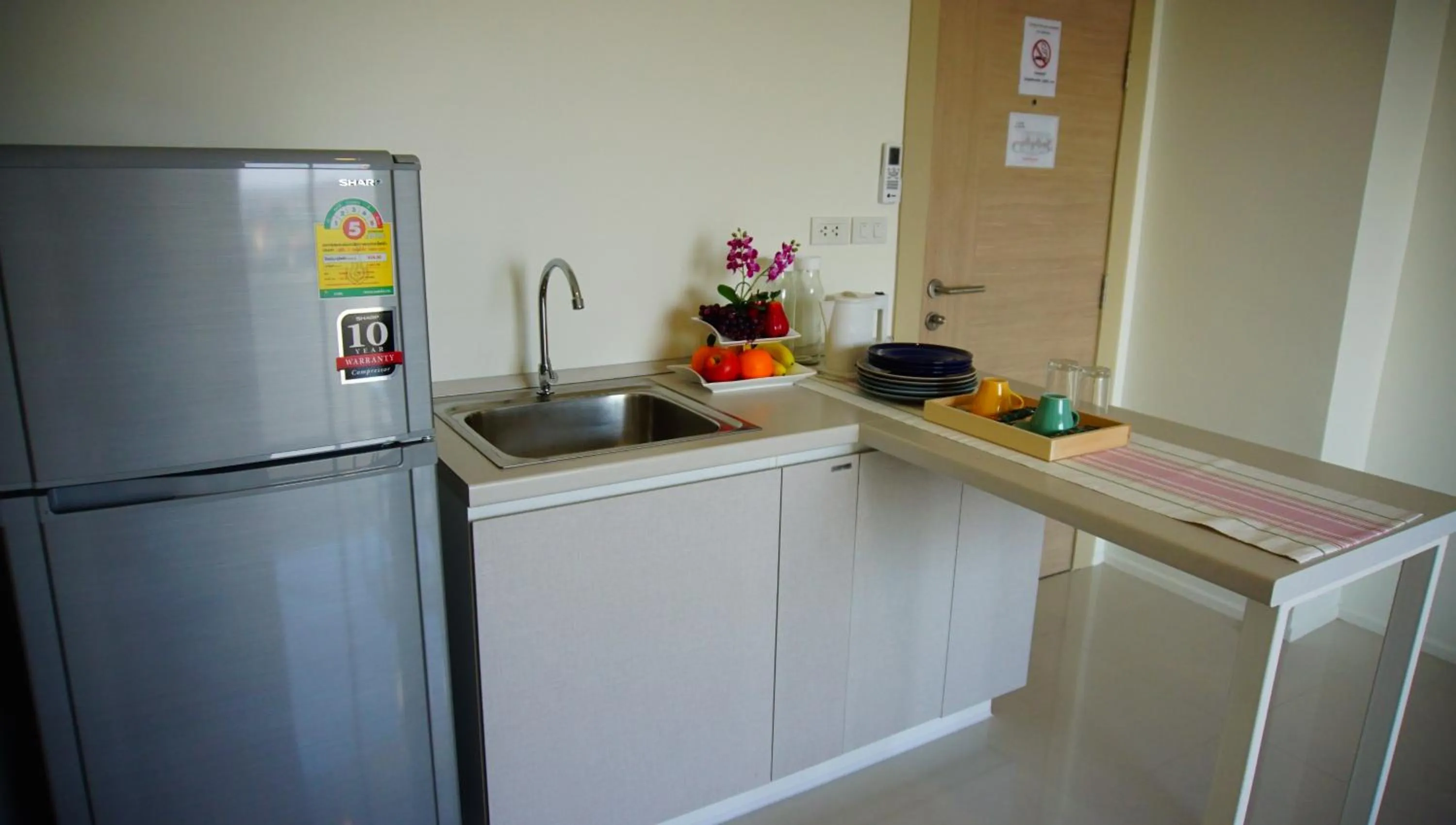 Kitchen or kitchenette in 185 Residence