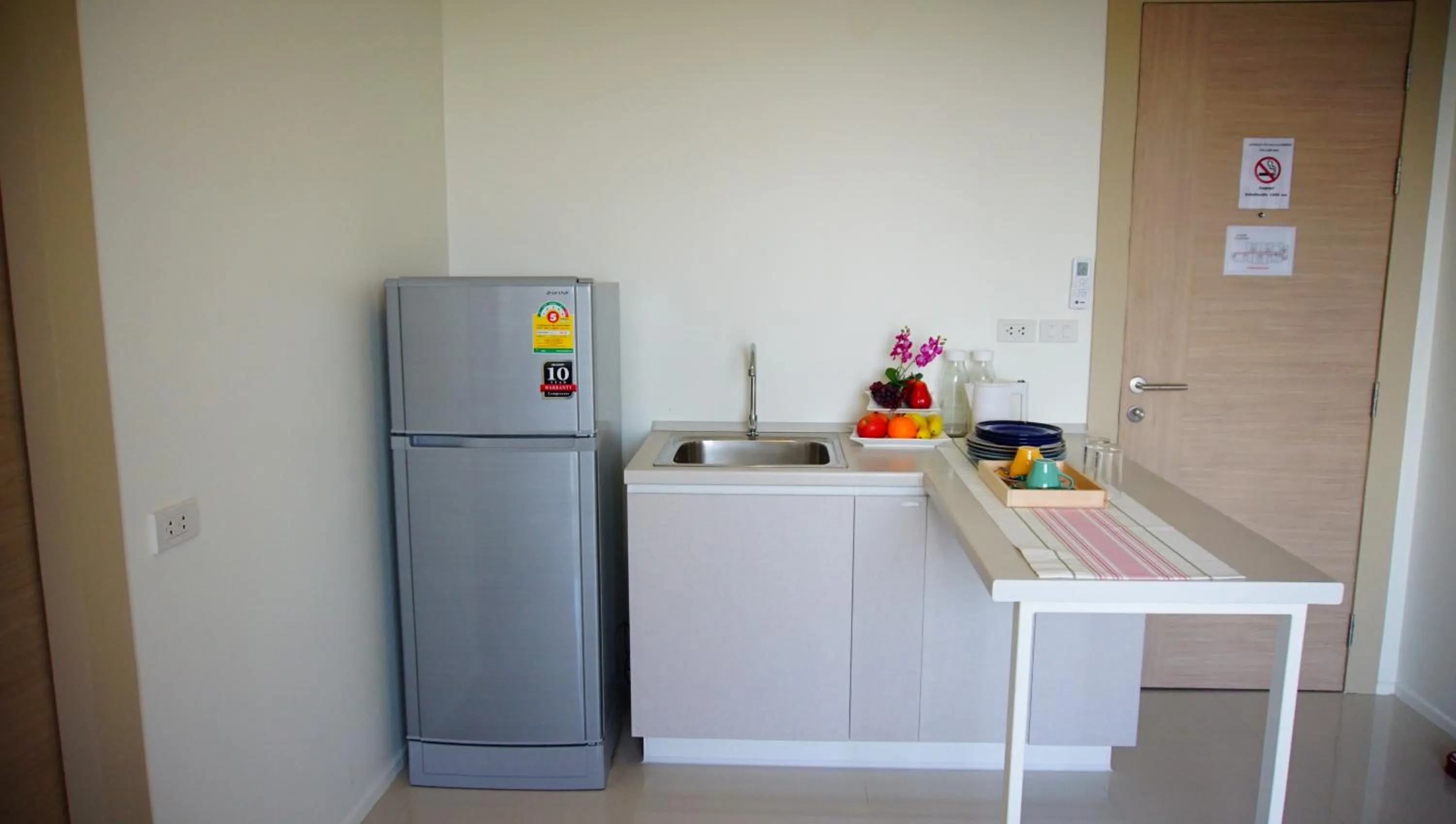 Kitchen or kitchenette in 185 Residence