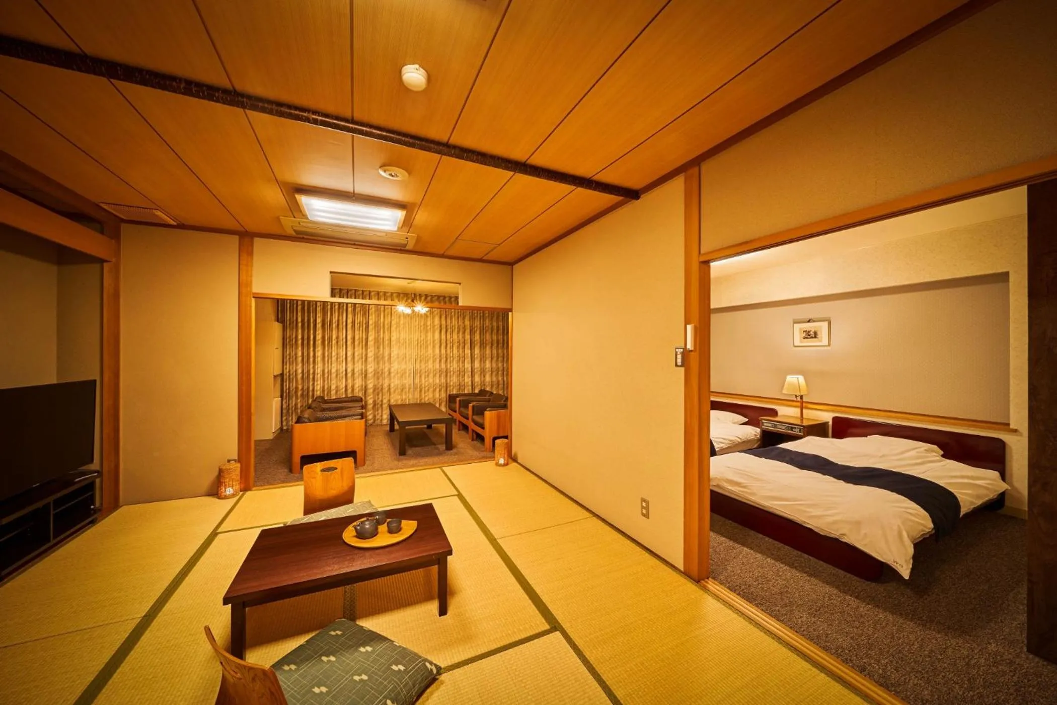 Photo of the whole room, Bed in Ooedo Onsen Monogatari Dogo