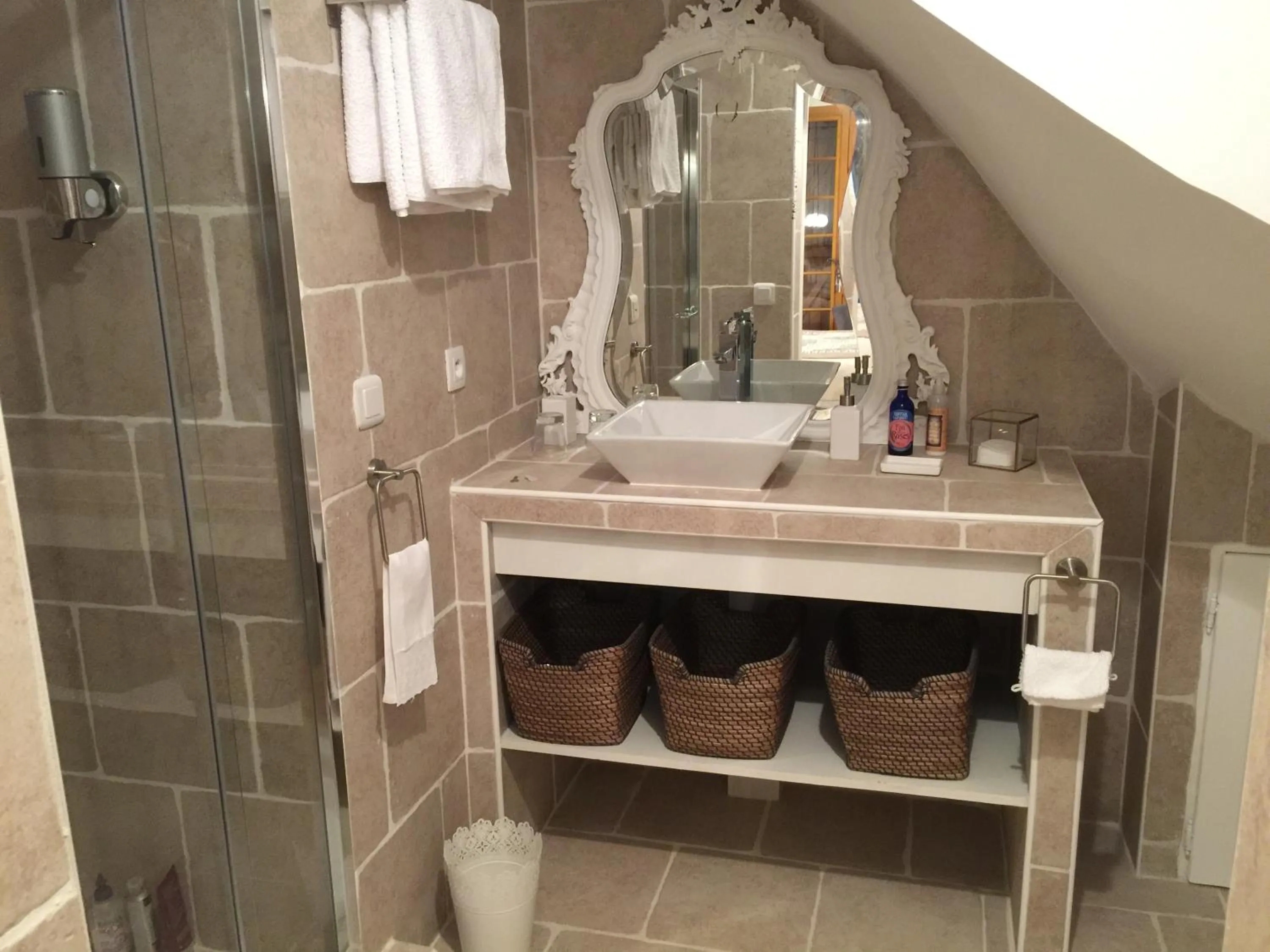 Bathroom in Les Prémices De La Forêt