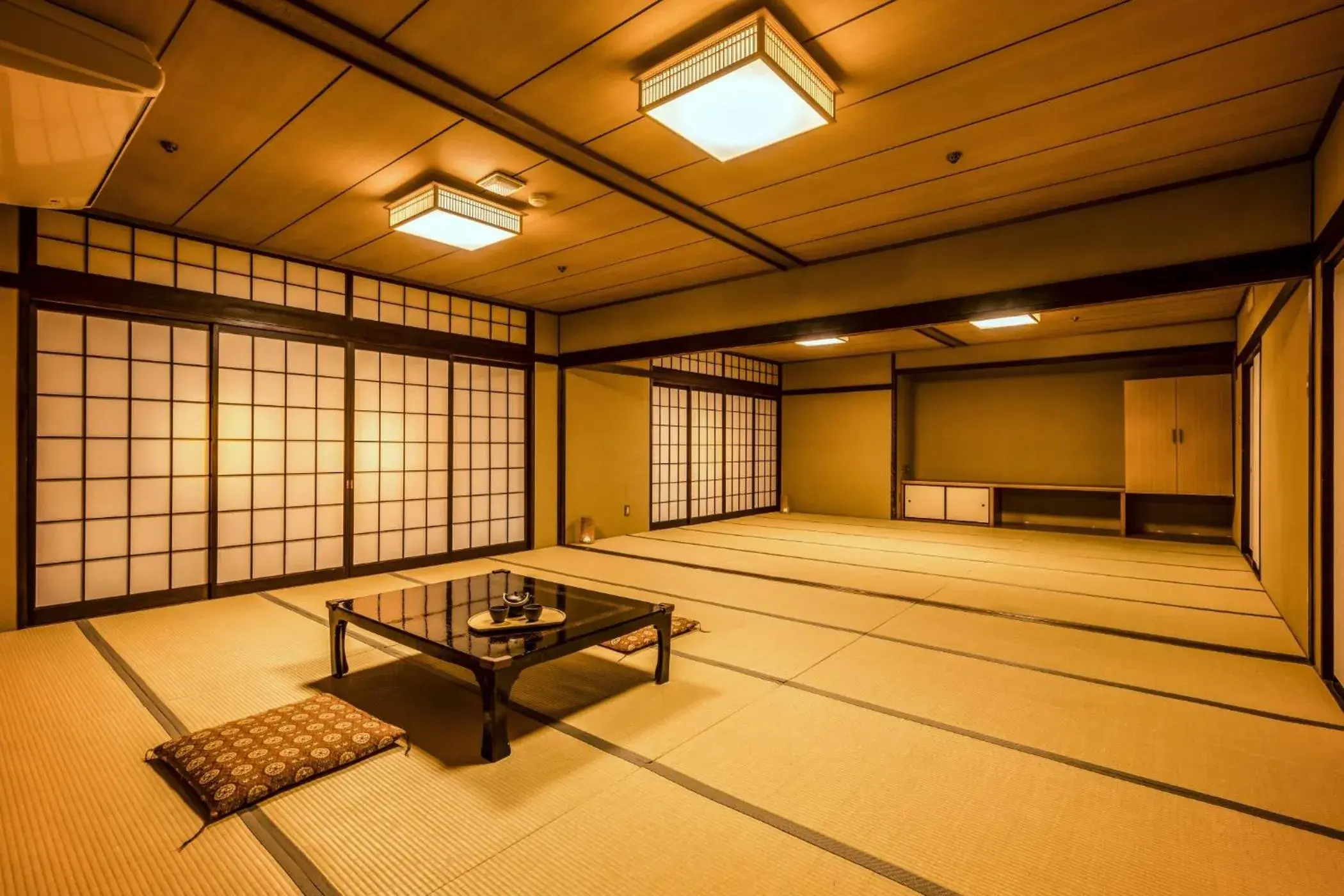 Standard Japanese-Style-Room with 30 Tatami mats - Non-Smoking - Shared Bathroom in Ooedo Onsen Monogatari Awazu Grand Hotel Standard Japanese-Style-Room with 30 Tatami mats - Non-Smoking - Shared Bathroom in Ooedo Onsen Monogatari Awazu Grand Hotel