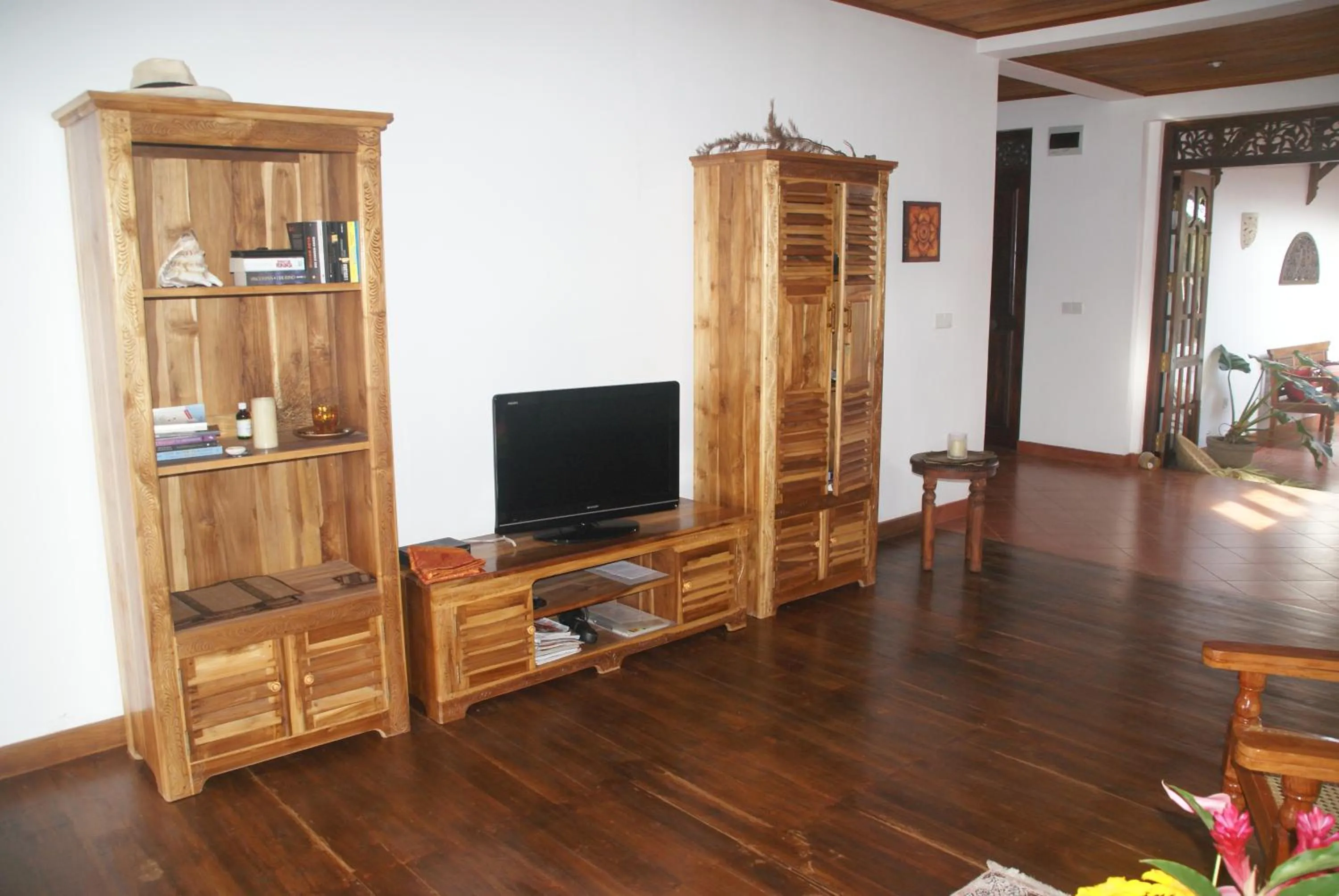 TV/Entertainment Center in Lanka Beach Bungalows