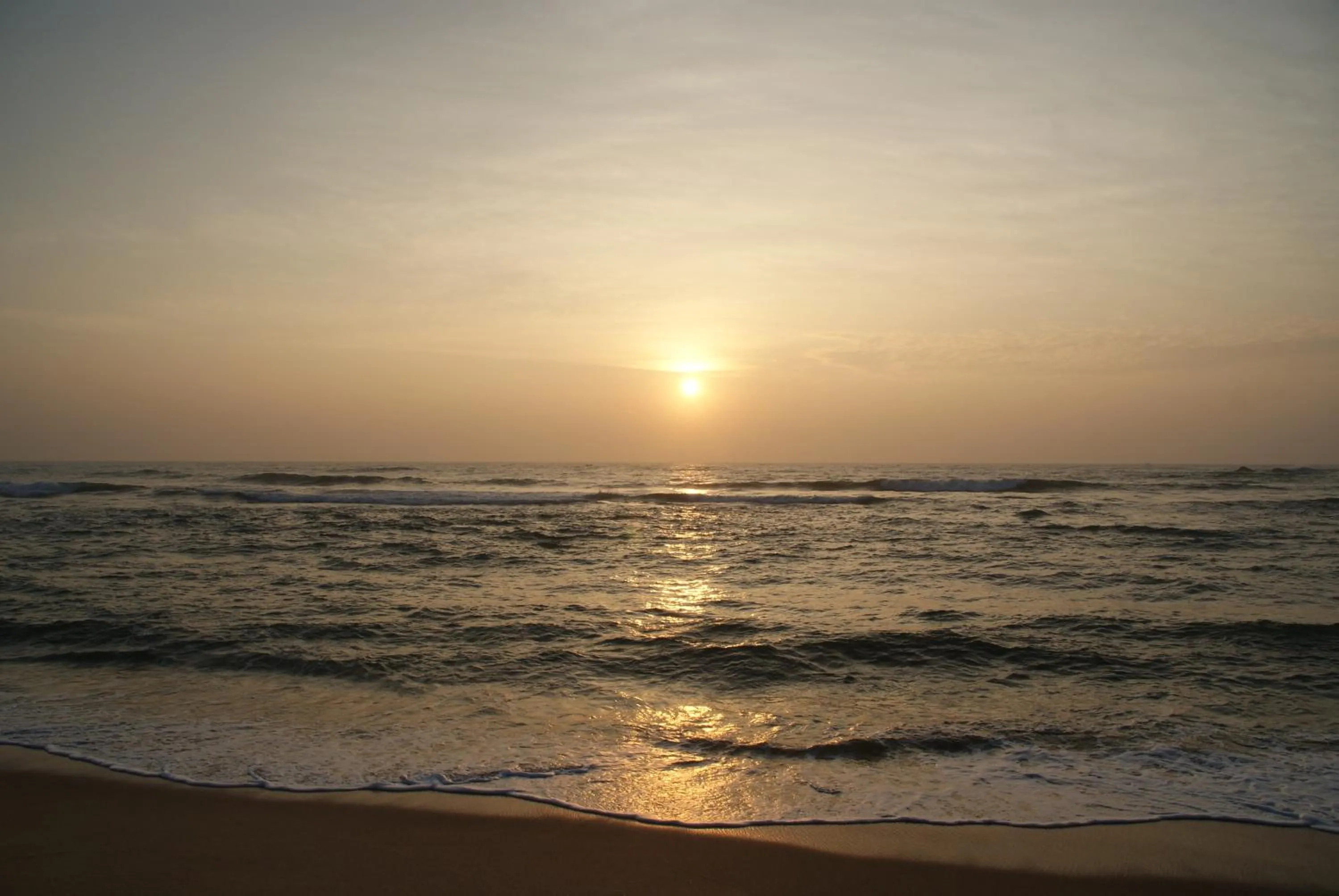 Sunrise/Sunset in Lanka Beach Bungalows