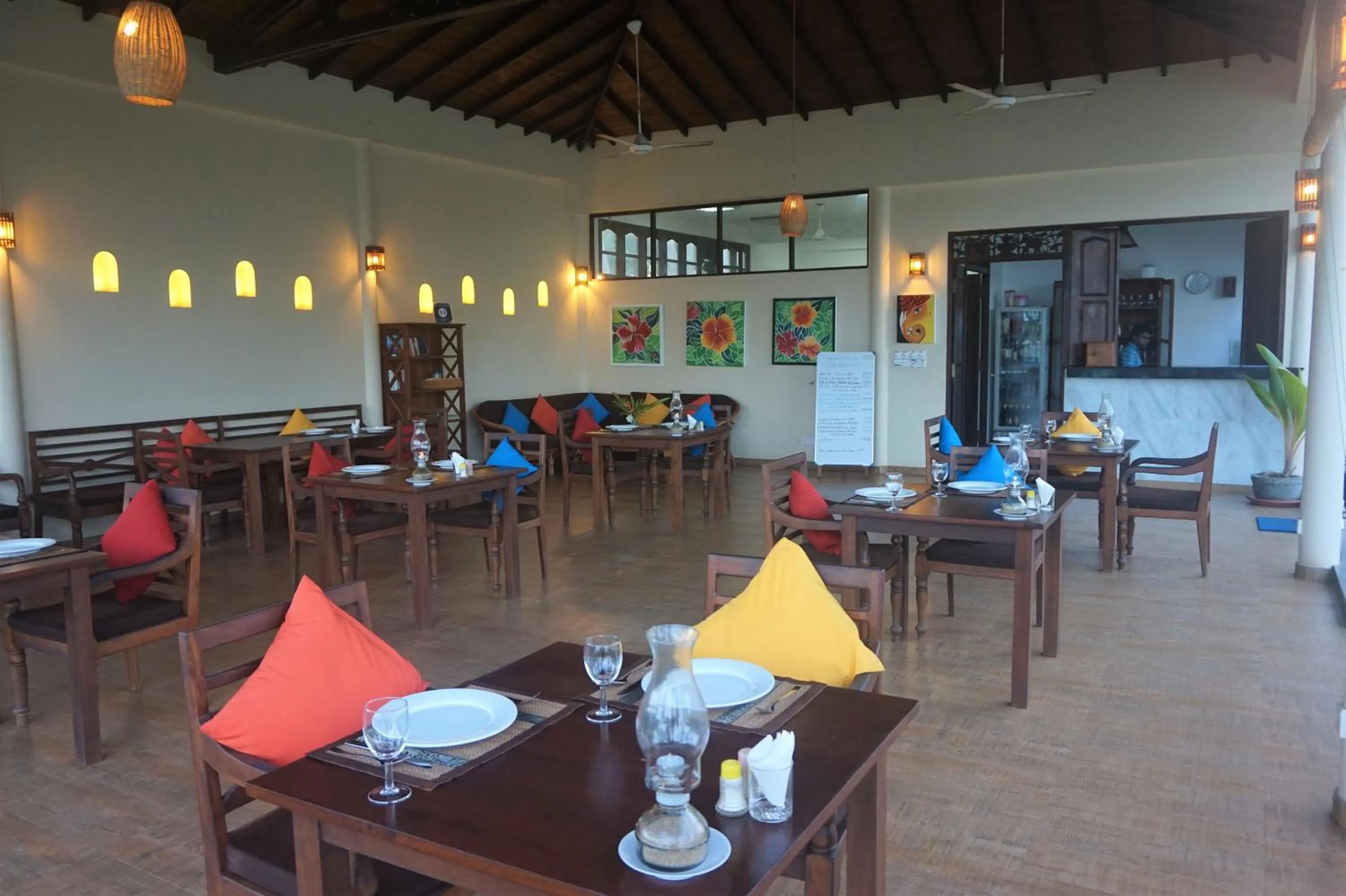 Restaurant/Places to Eat in Lanka Beach Bungalows