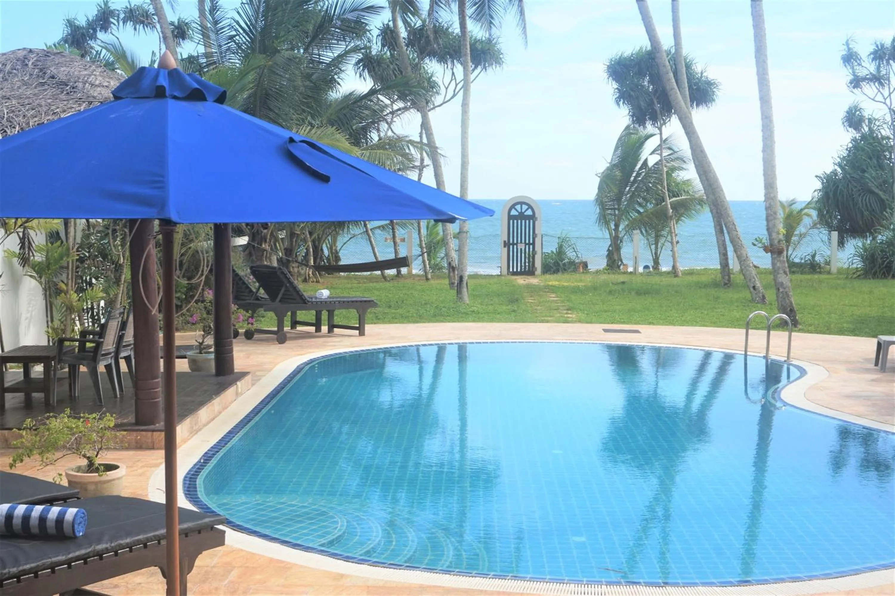 Swimming Pool in Lanka Beach Bungalows