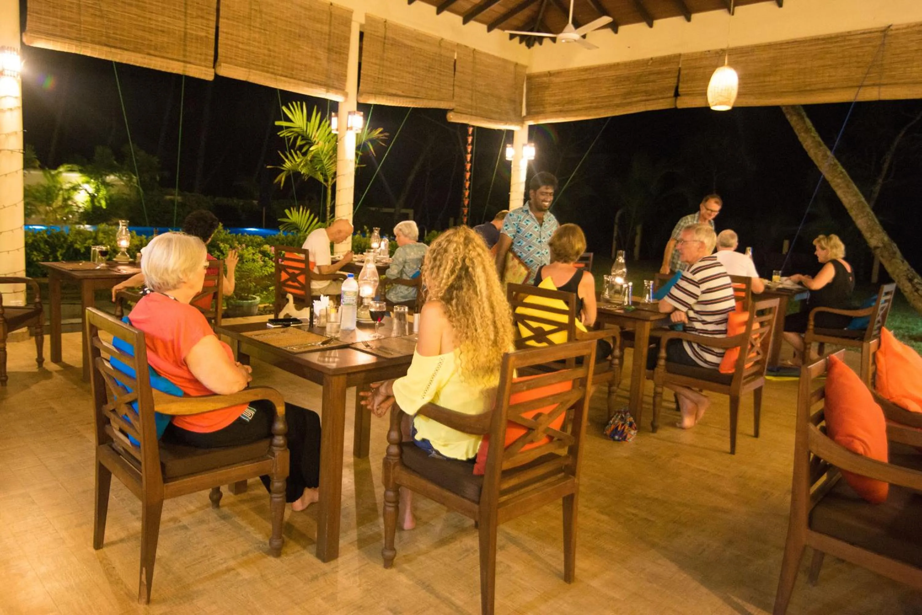 Restaurant/Places to Eat in Lanka Beach Bungalows