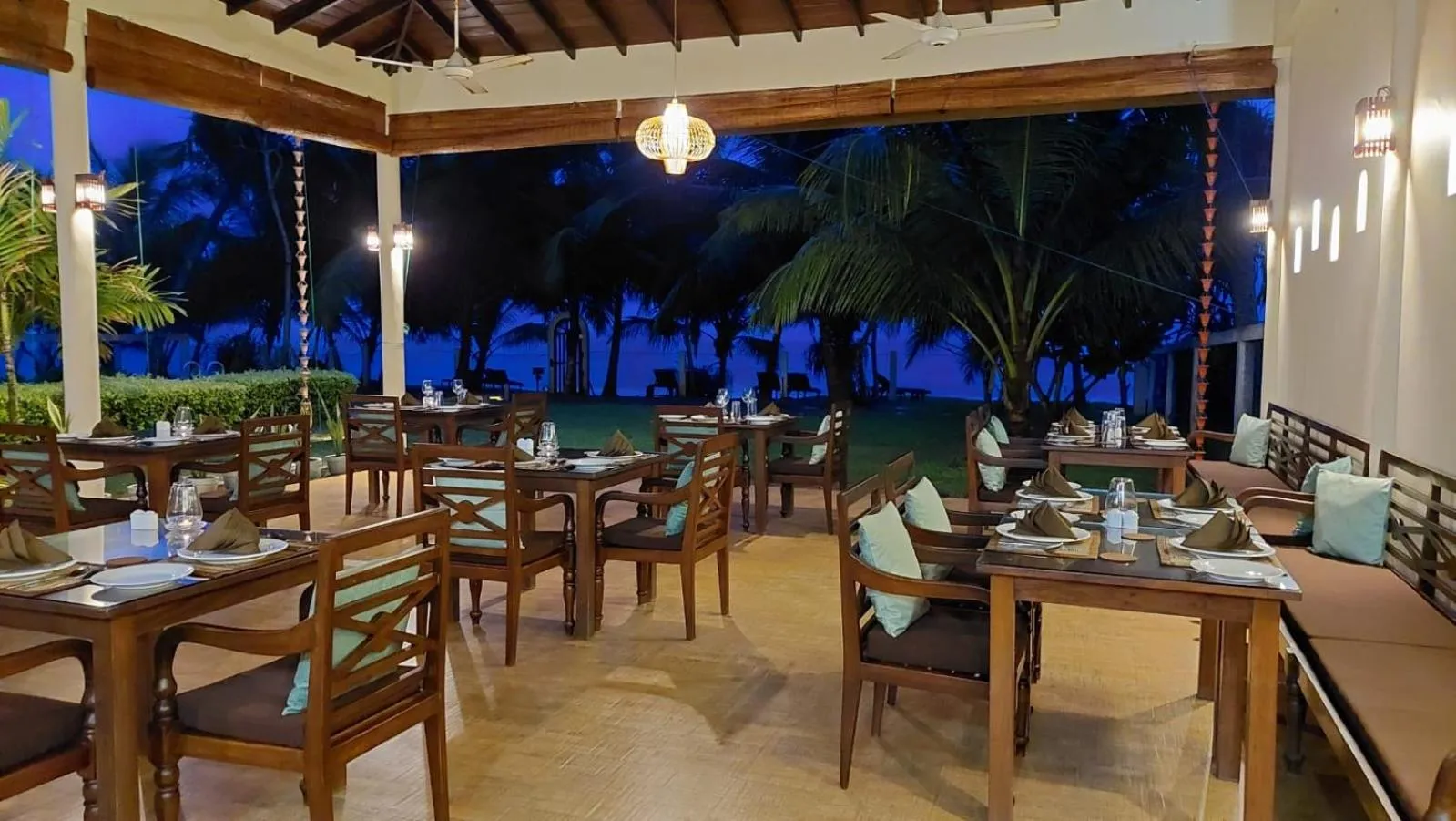 Restaurant/places to eat in Lanka Beach Boutique Bungalows & Grand Villa
