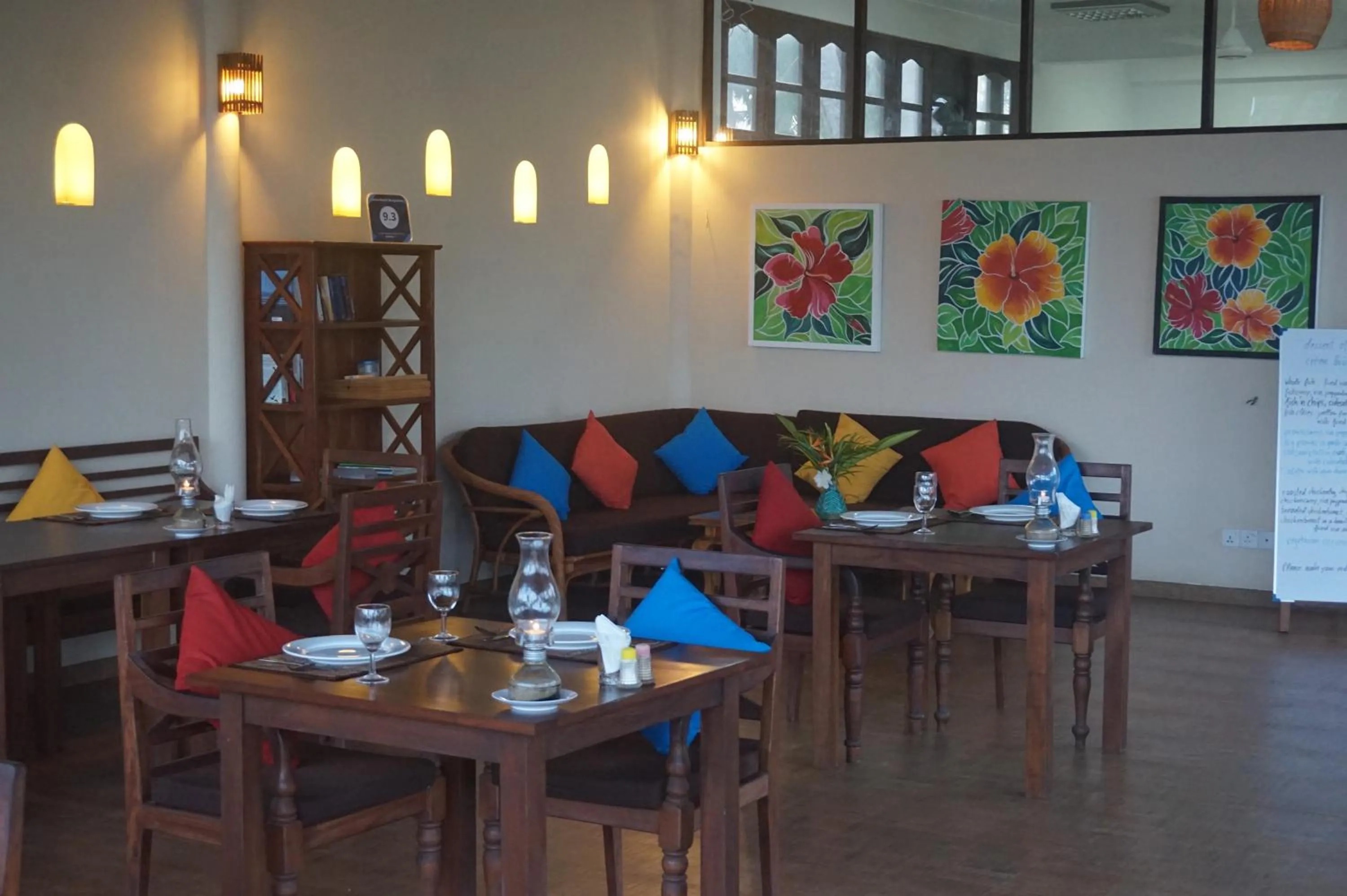 Restaurant/Places to Eat in Lanka Beach Bungalows