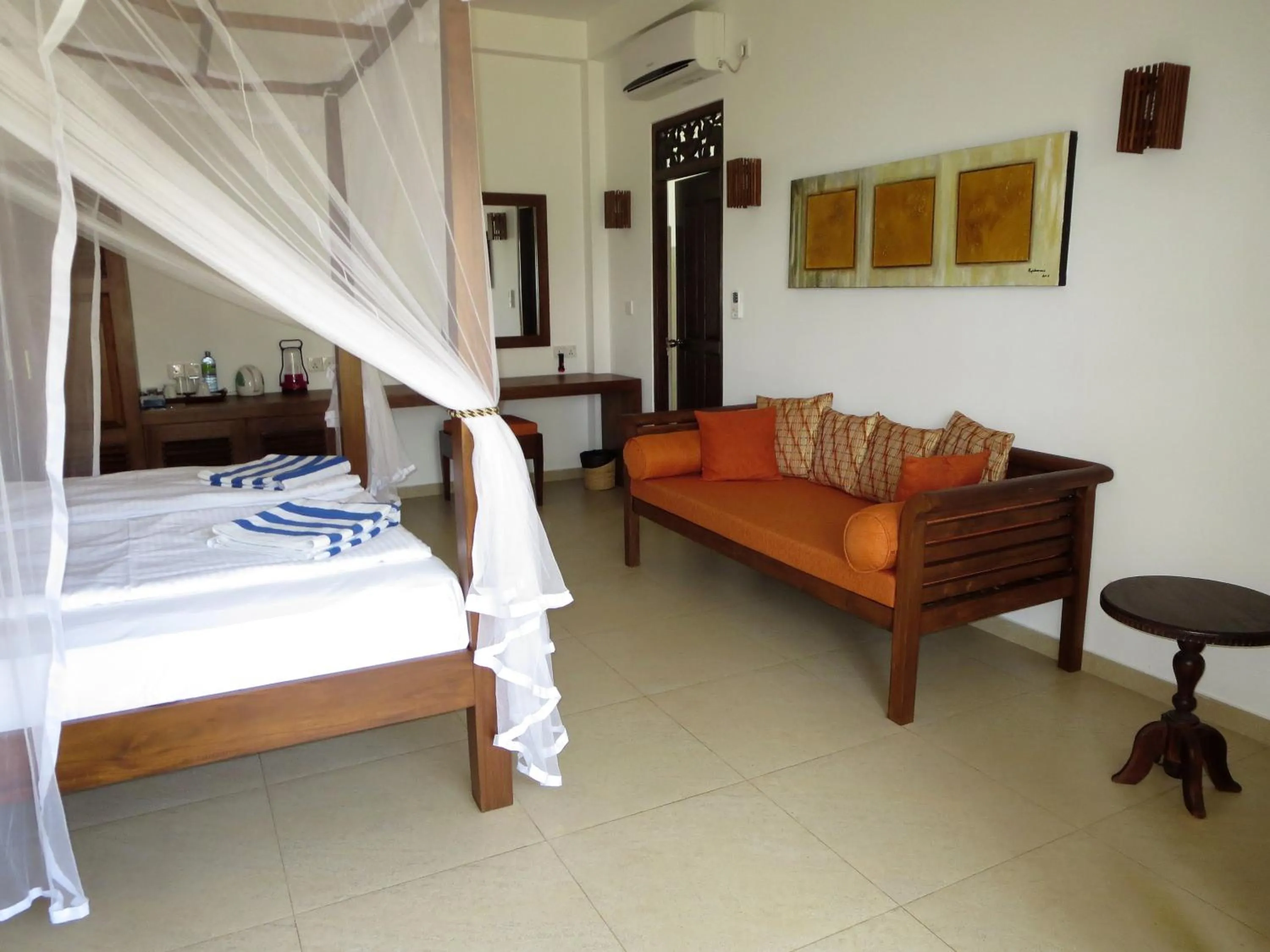 Photo of the whole room in Lanka Beach Bungalows