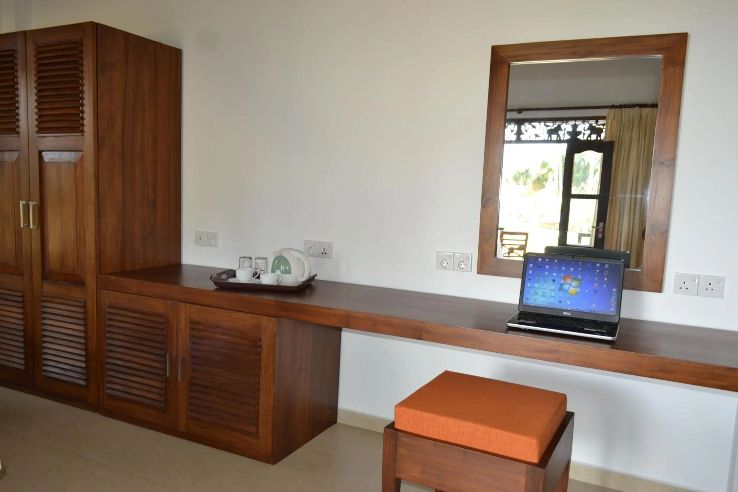 Coffee/tea facilities, TV/Entertainment Center in Lanka Beach Bungalows