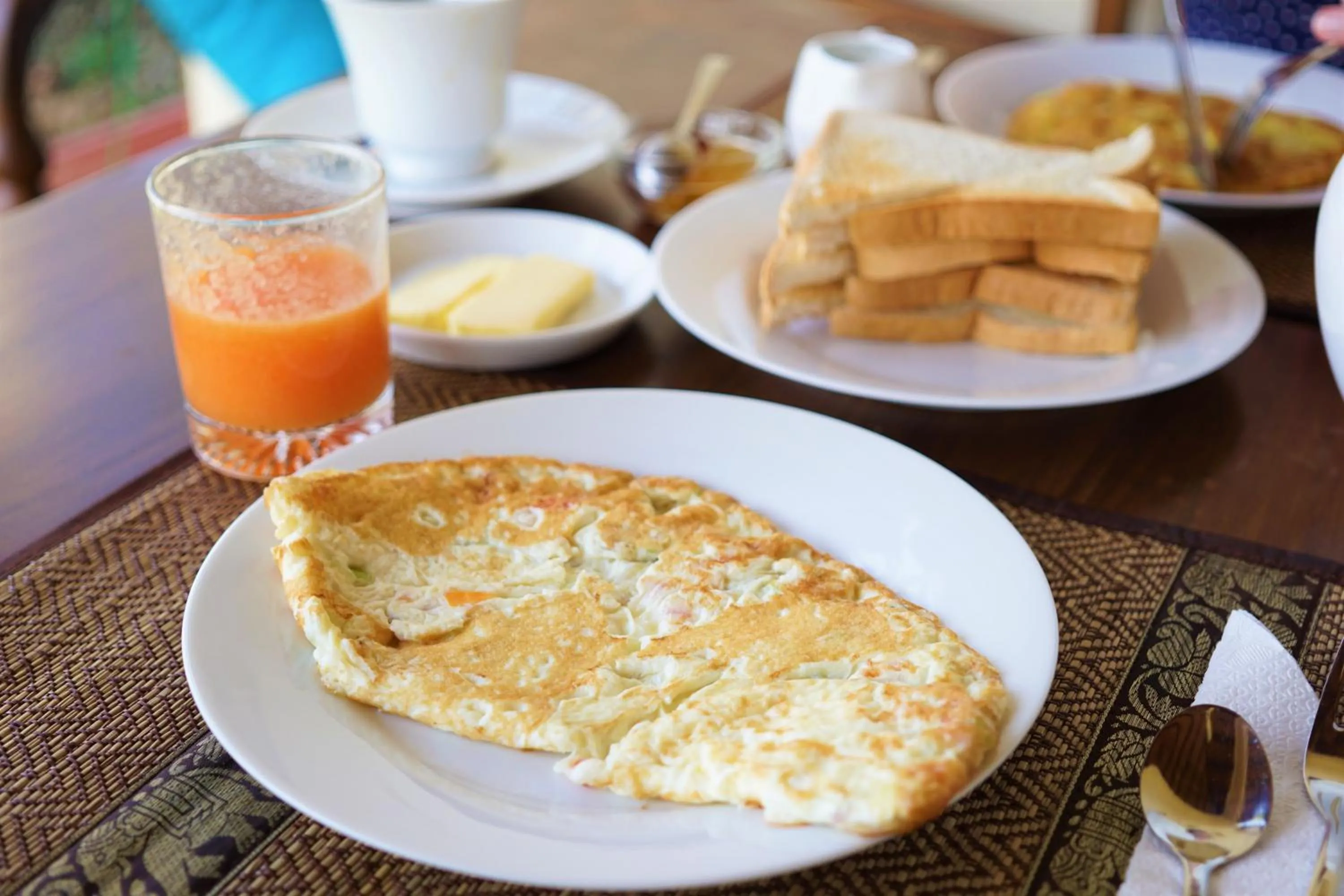 Breakfast in Lanka Beach Bungalows