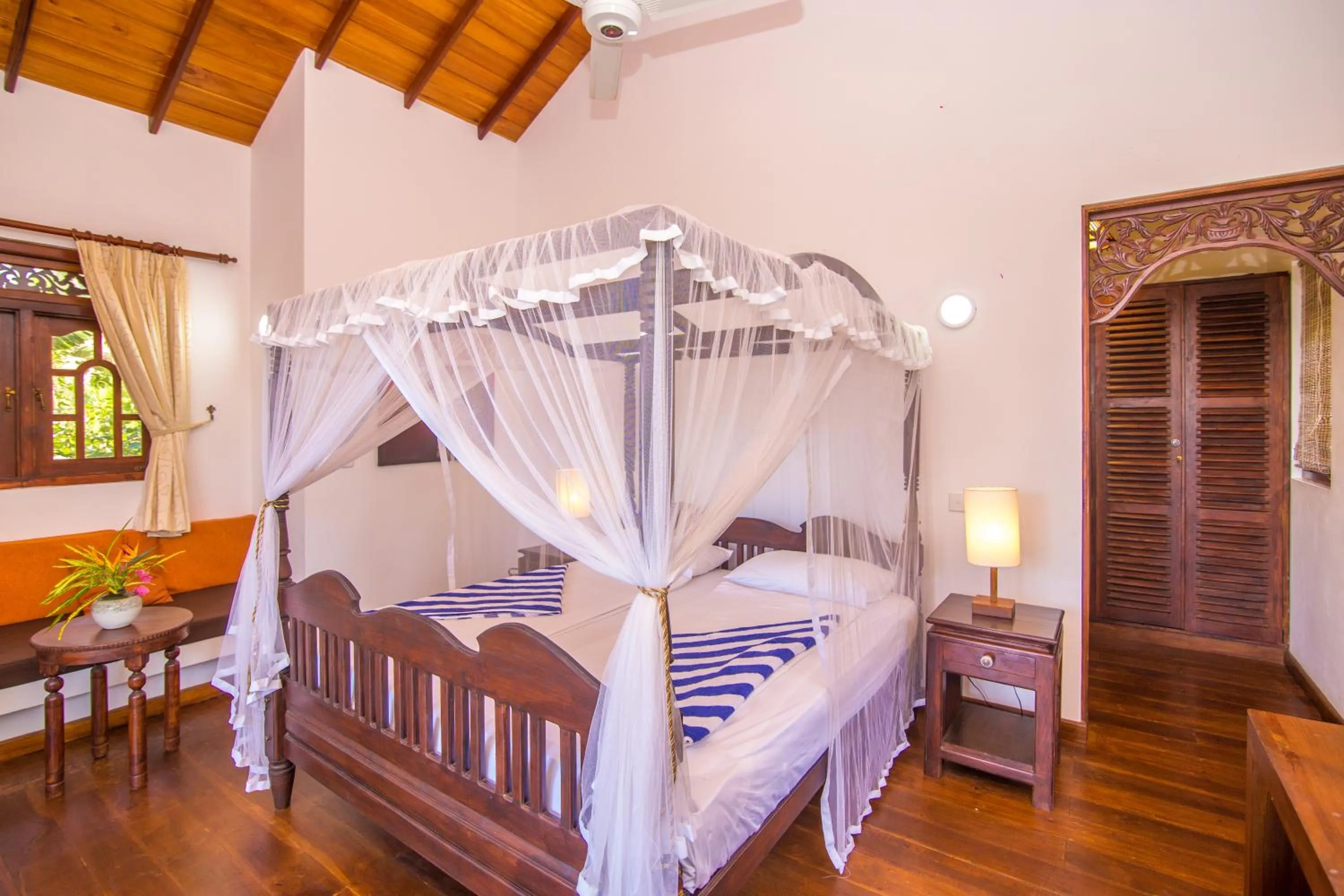 Photo of the whole room, Bed in Lanka Beach Bungalows