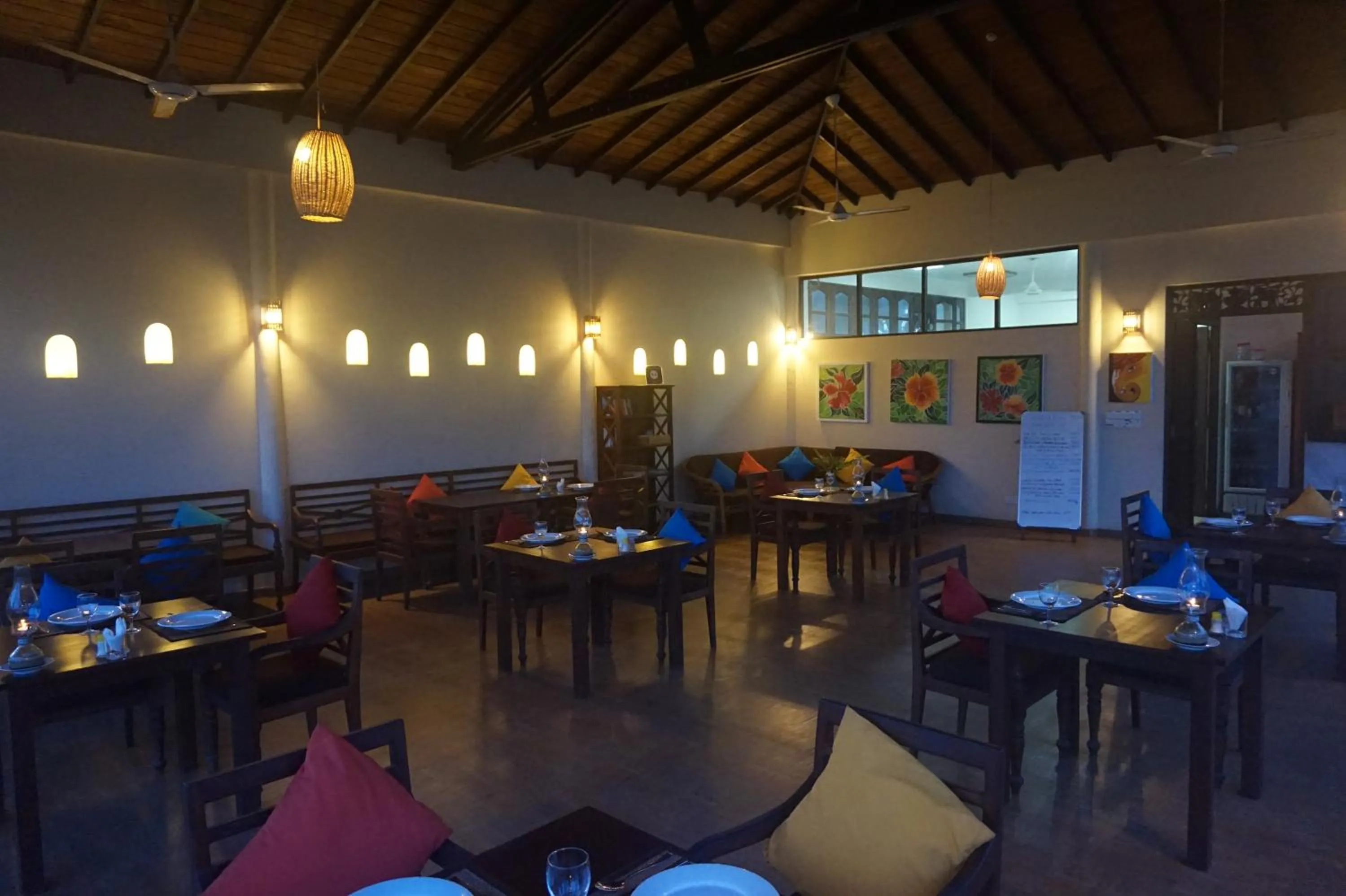 Restaurant/Places to Eat in Lanka Beach Bungalows