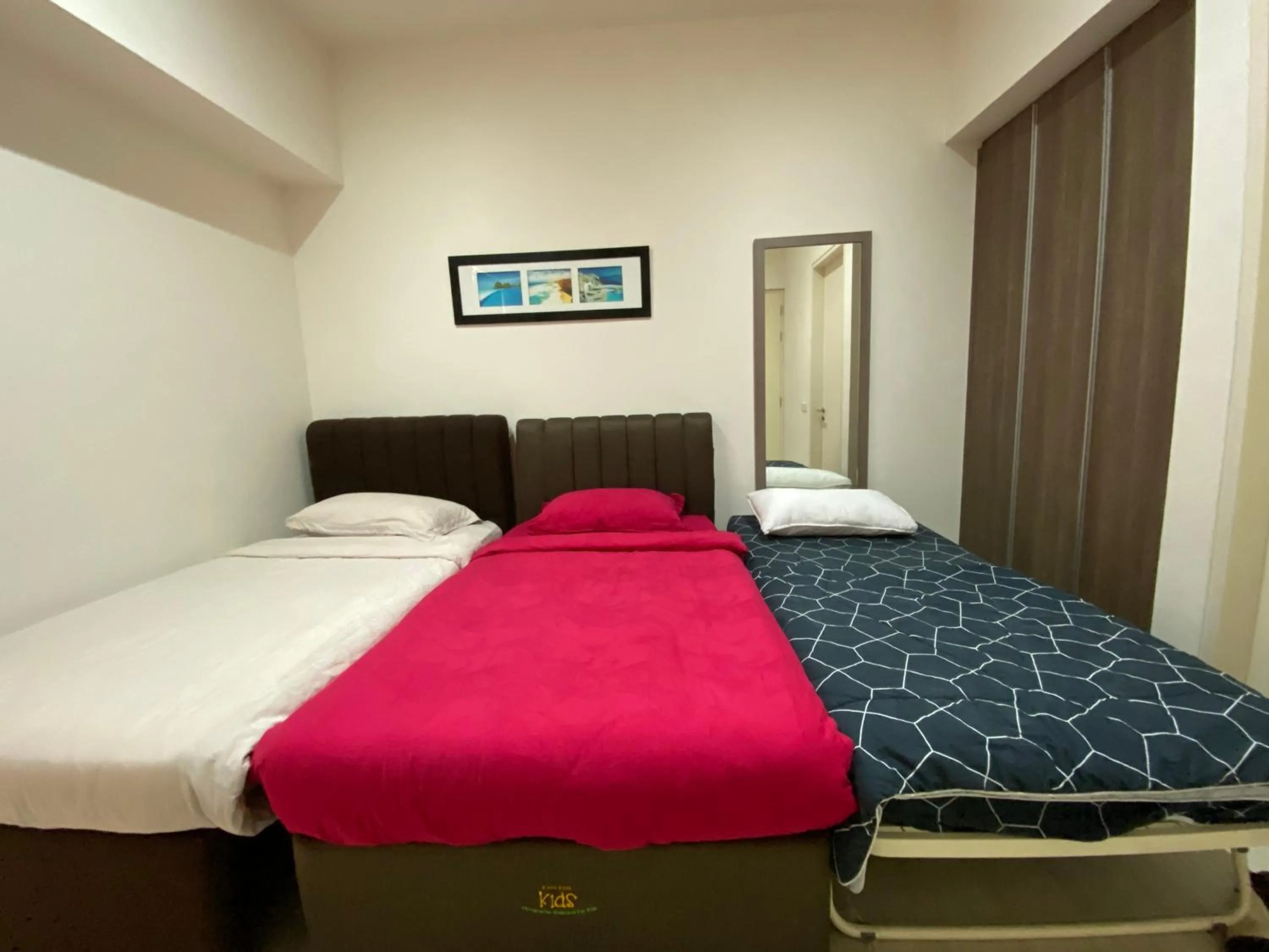 Bed in By The Sea @ Cozy Beachfront Home