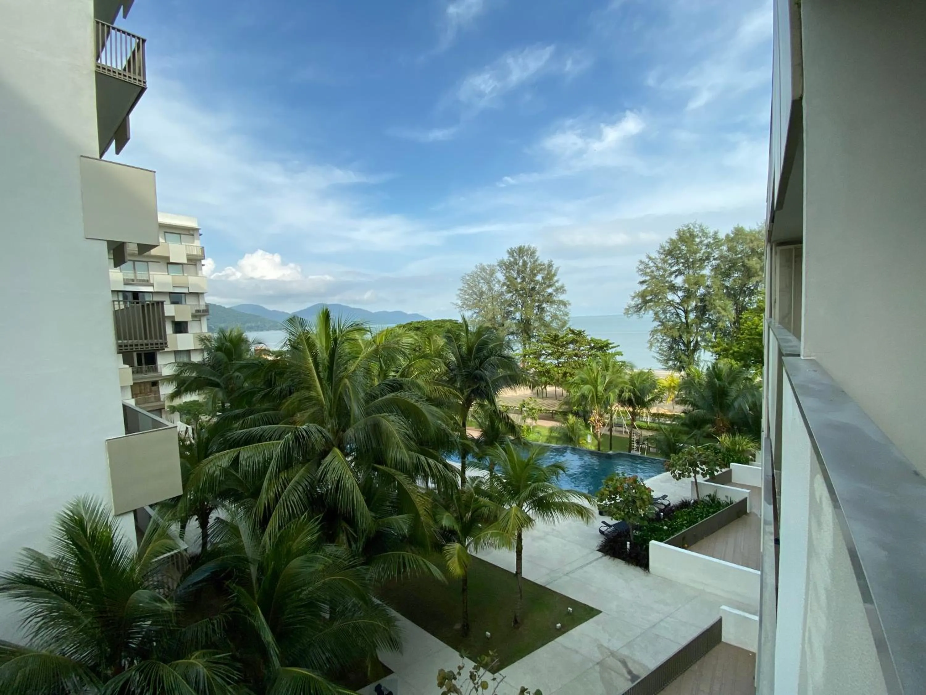 By The Sea @ Cozy Beachfront Home