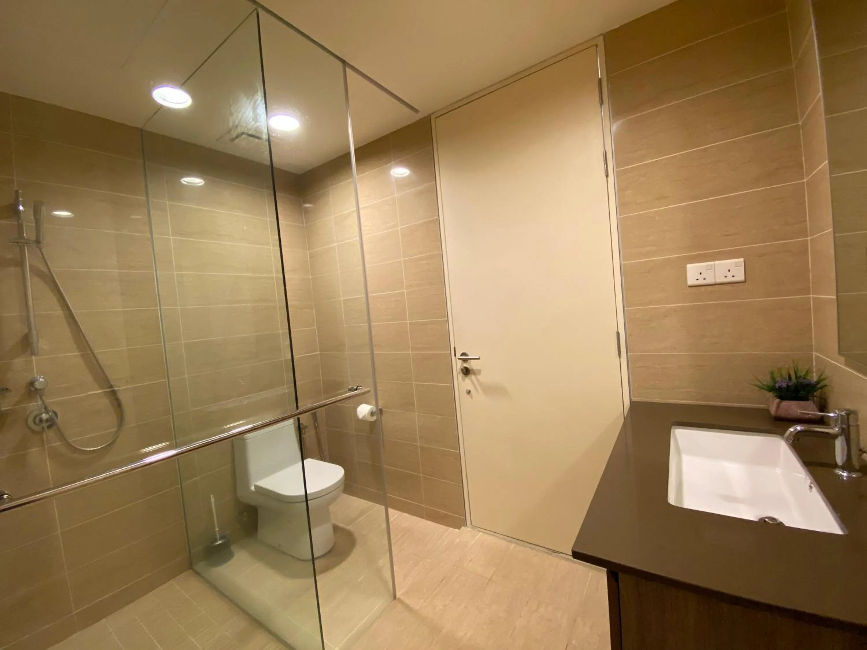 By The Sea @ Cozy Beachfront Home