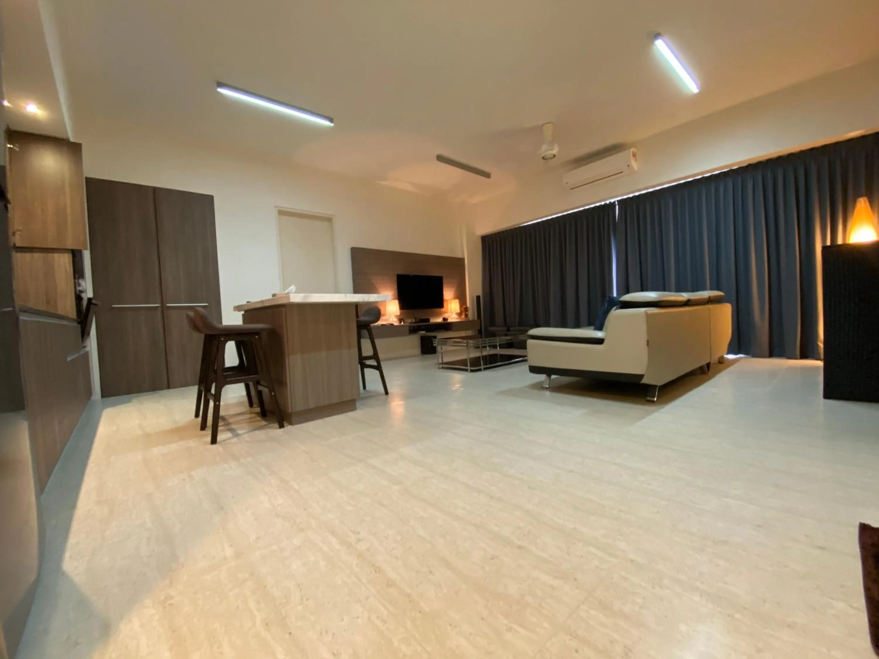 By The Sea @ Cozy Beachfront Home