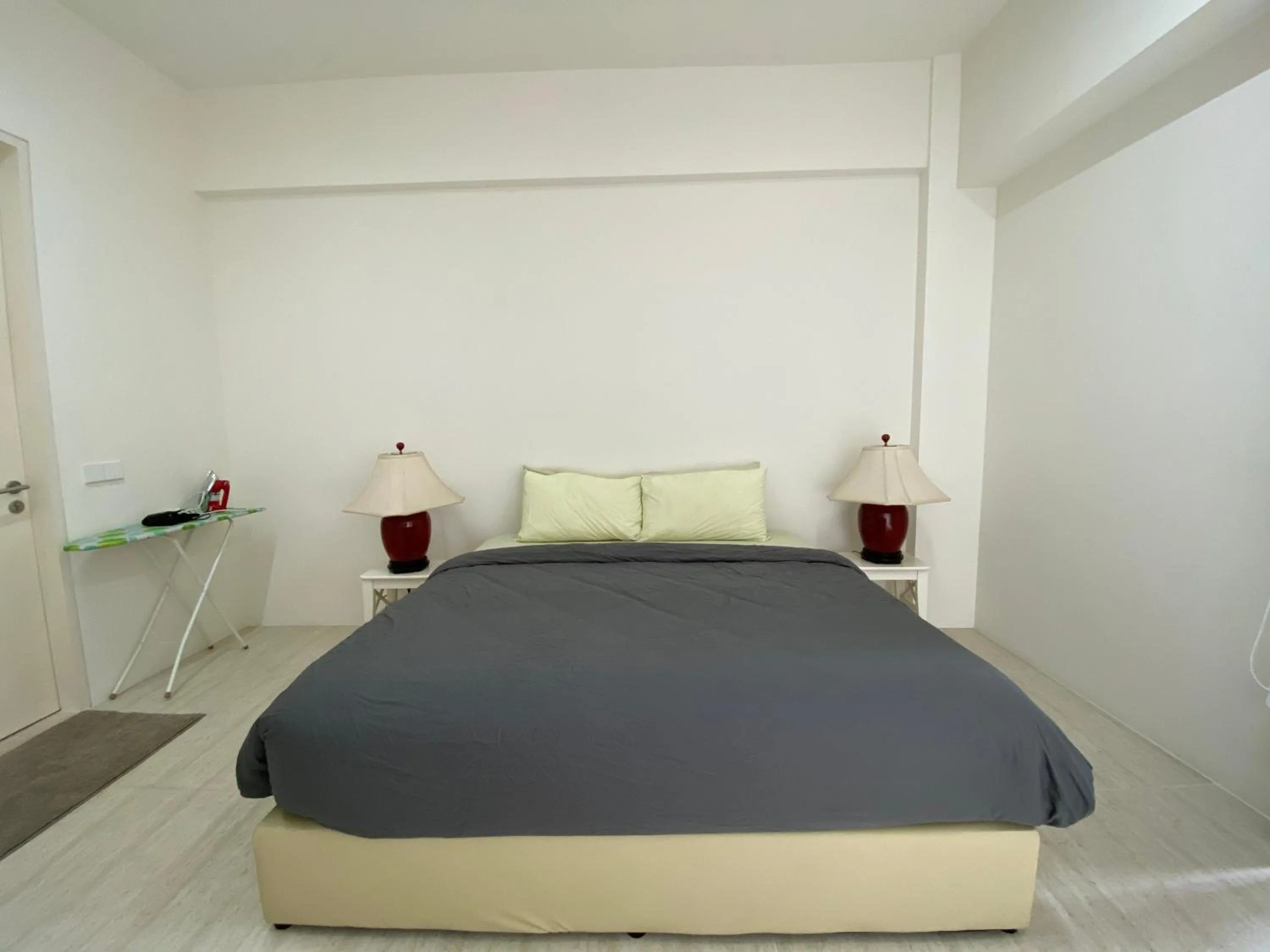 Bed in By The Sea @ Cozy Beachfront Home