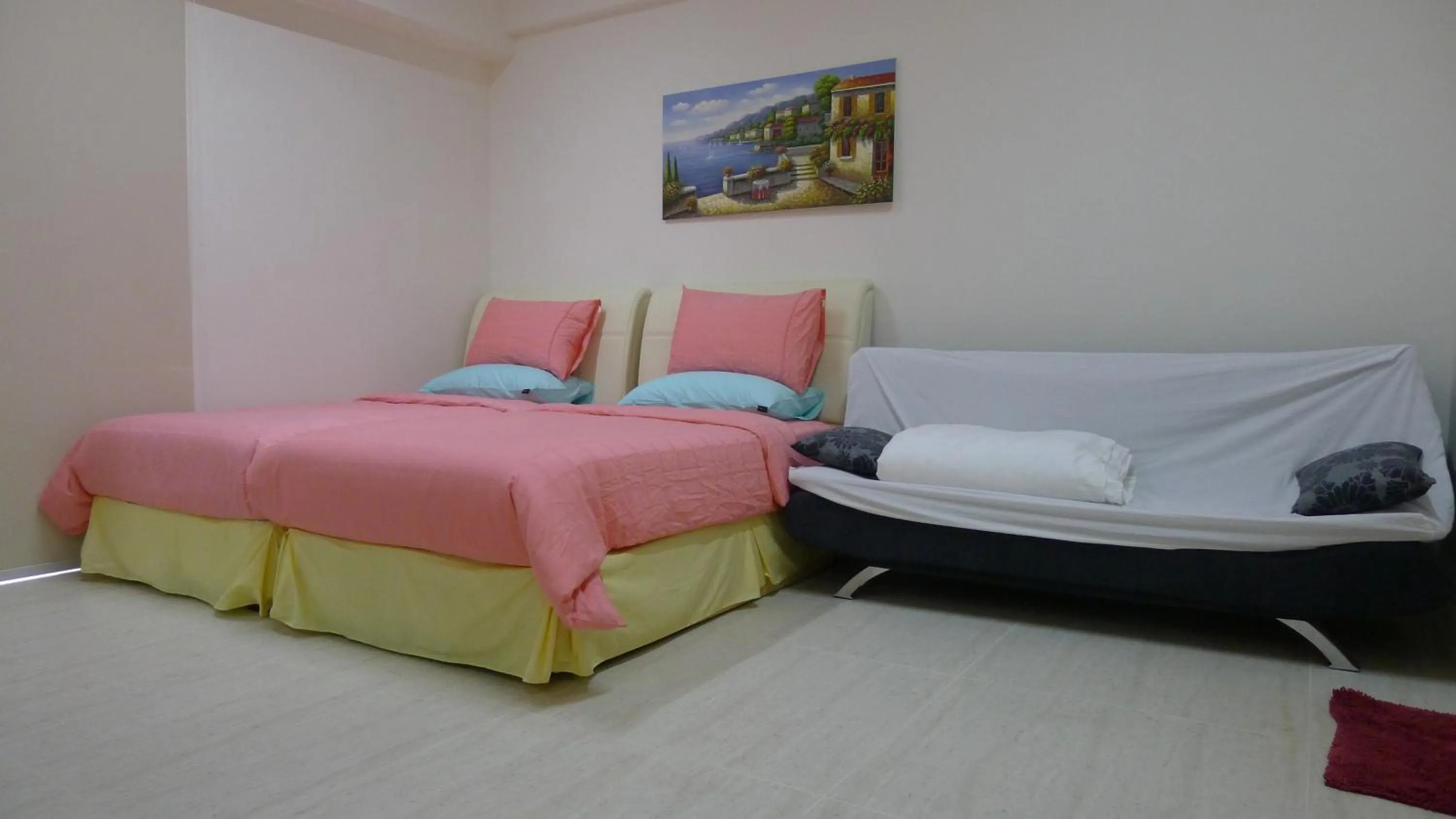 Bed in By The Sea @ Cozy Beachfront Home