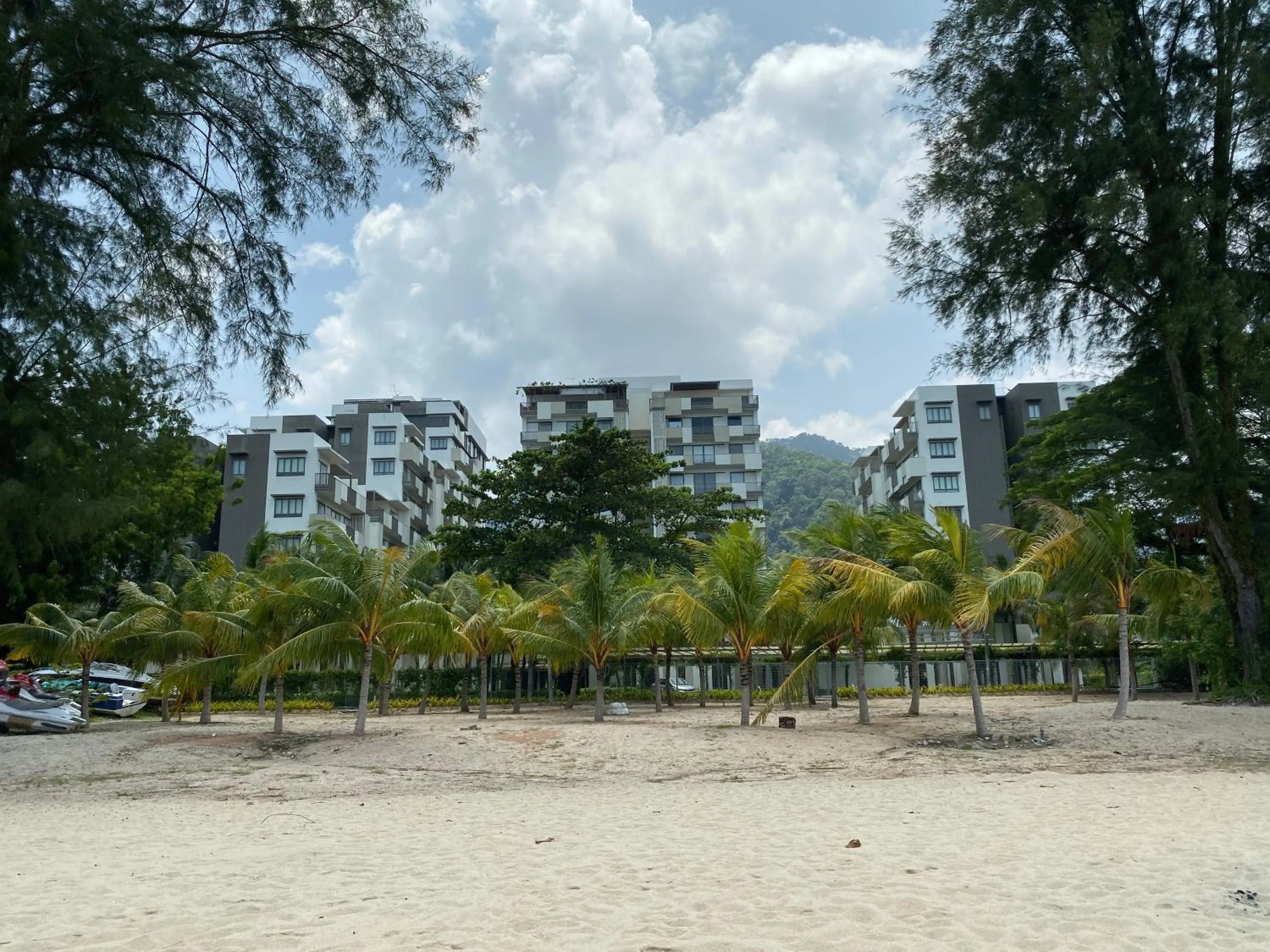 By The Sea @ Cozy Beachfront Home