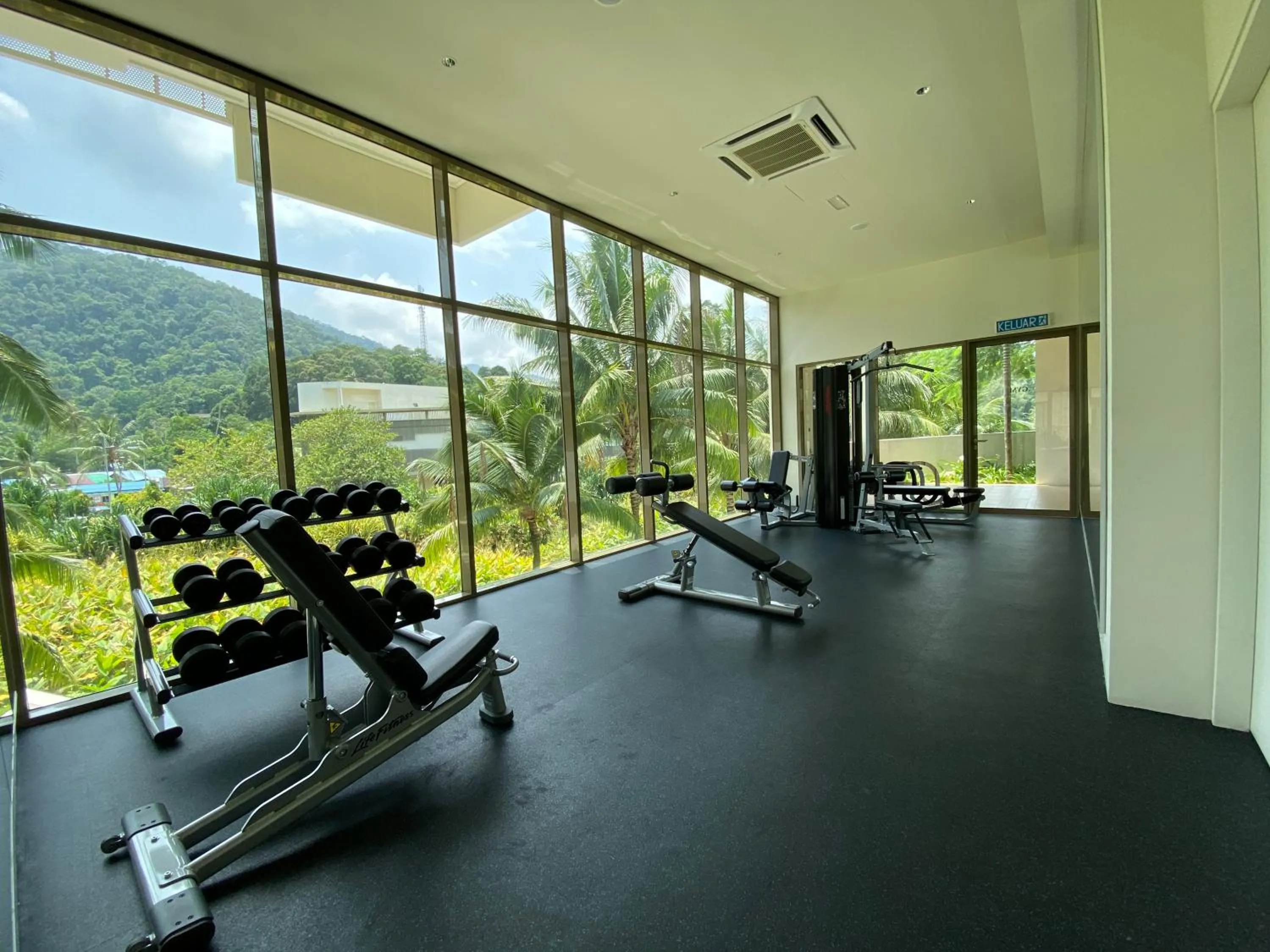 By The Sea @ Cozy Beachfront Home