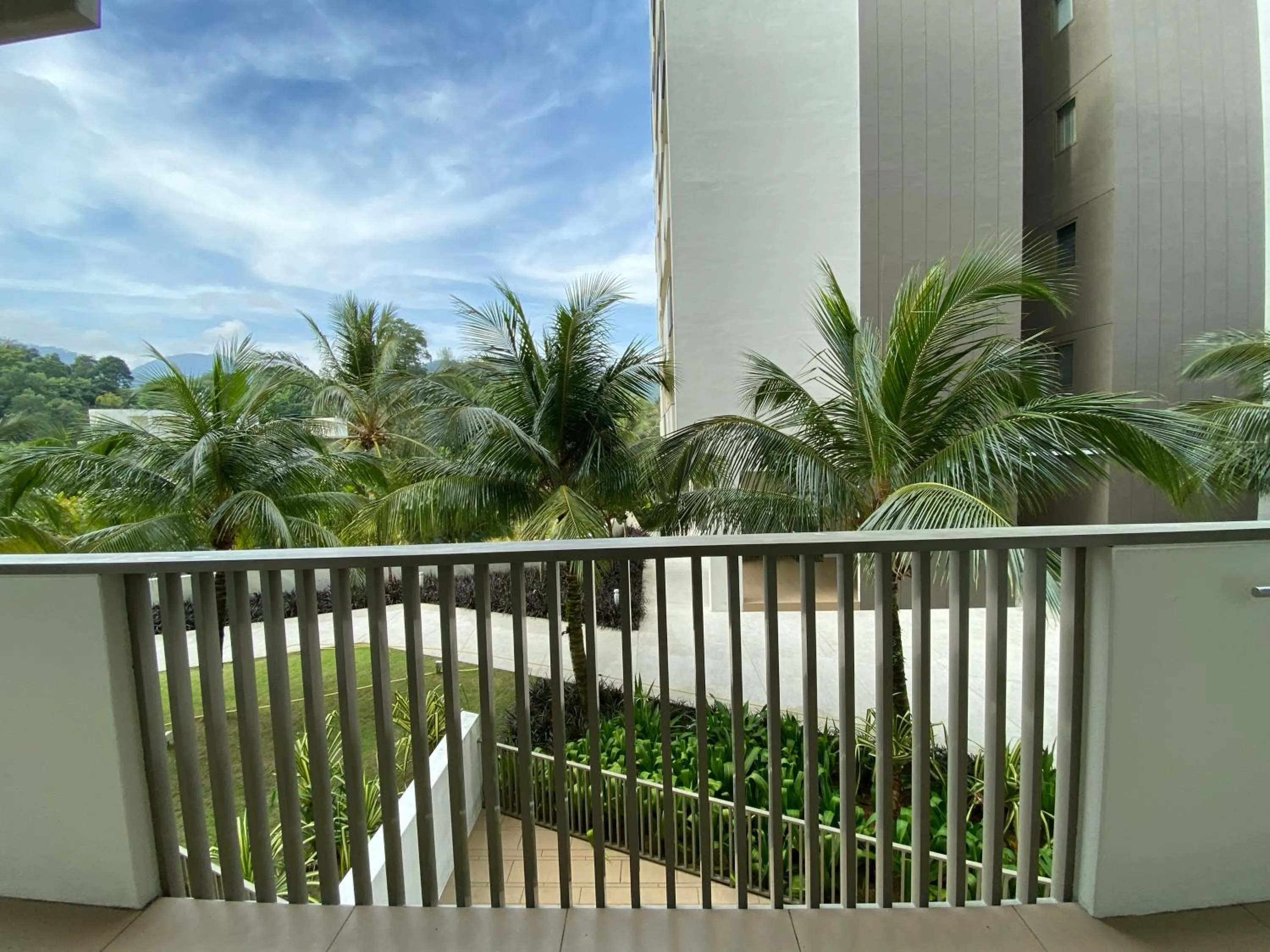 By The Sea @ Cozy Beachfront Home