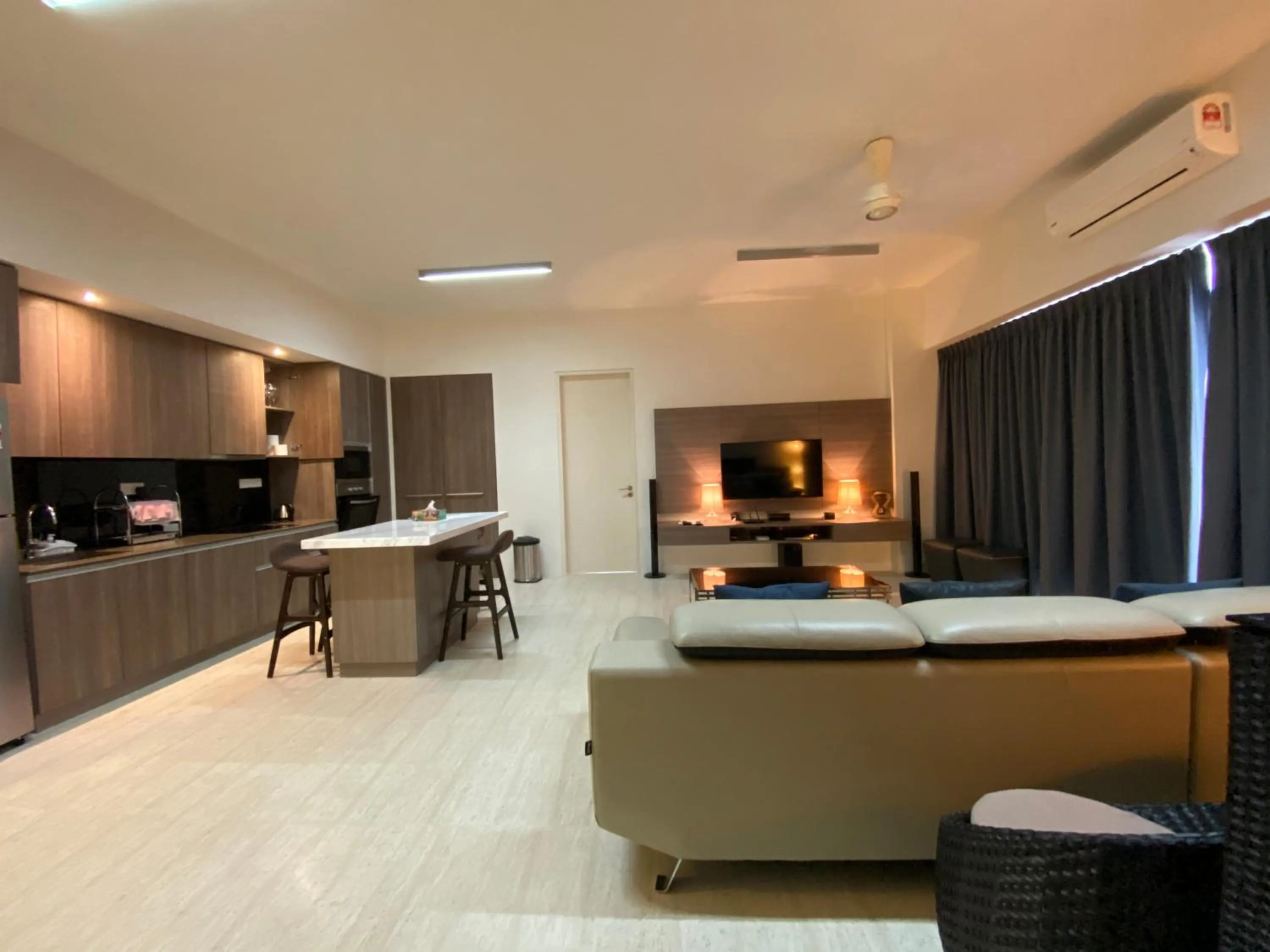 By The Sea @ Cozy Beachfront Home