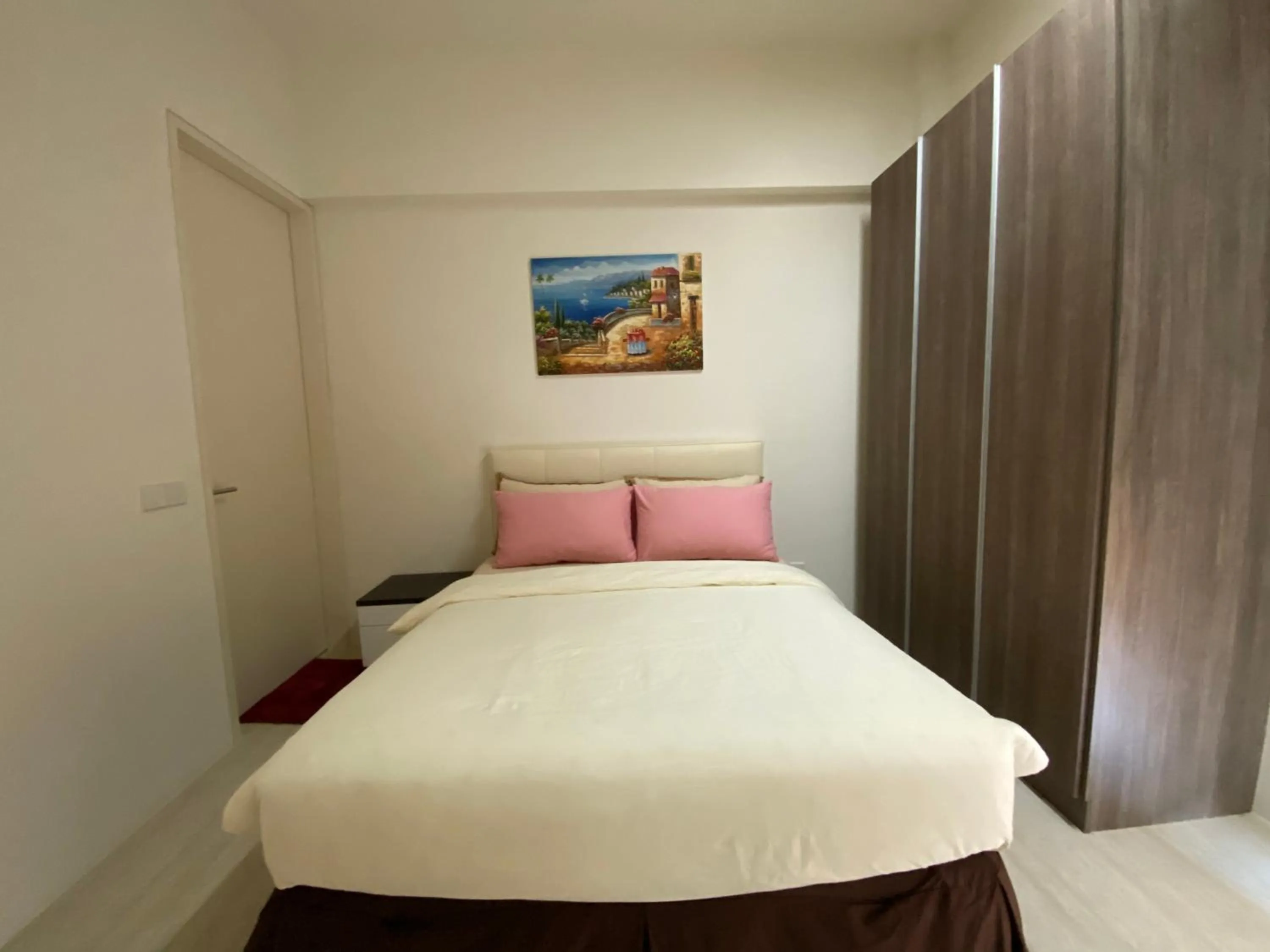 Bed in By The Sea @ Cozy Beachfront Home