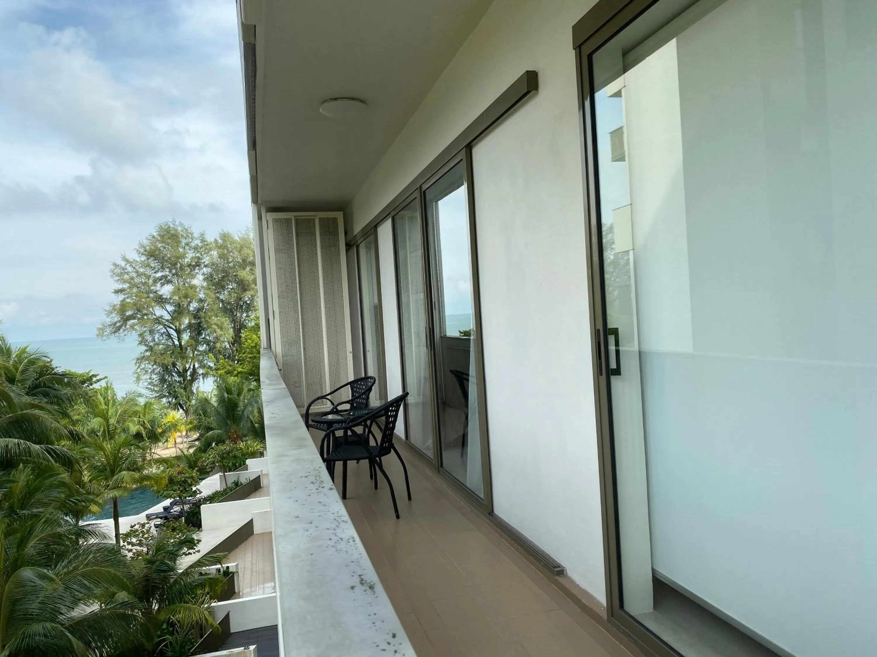 By The Sea @ Cozy Beachfront Home