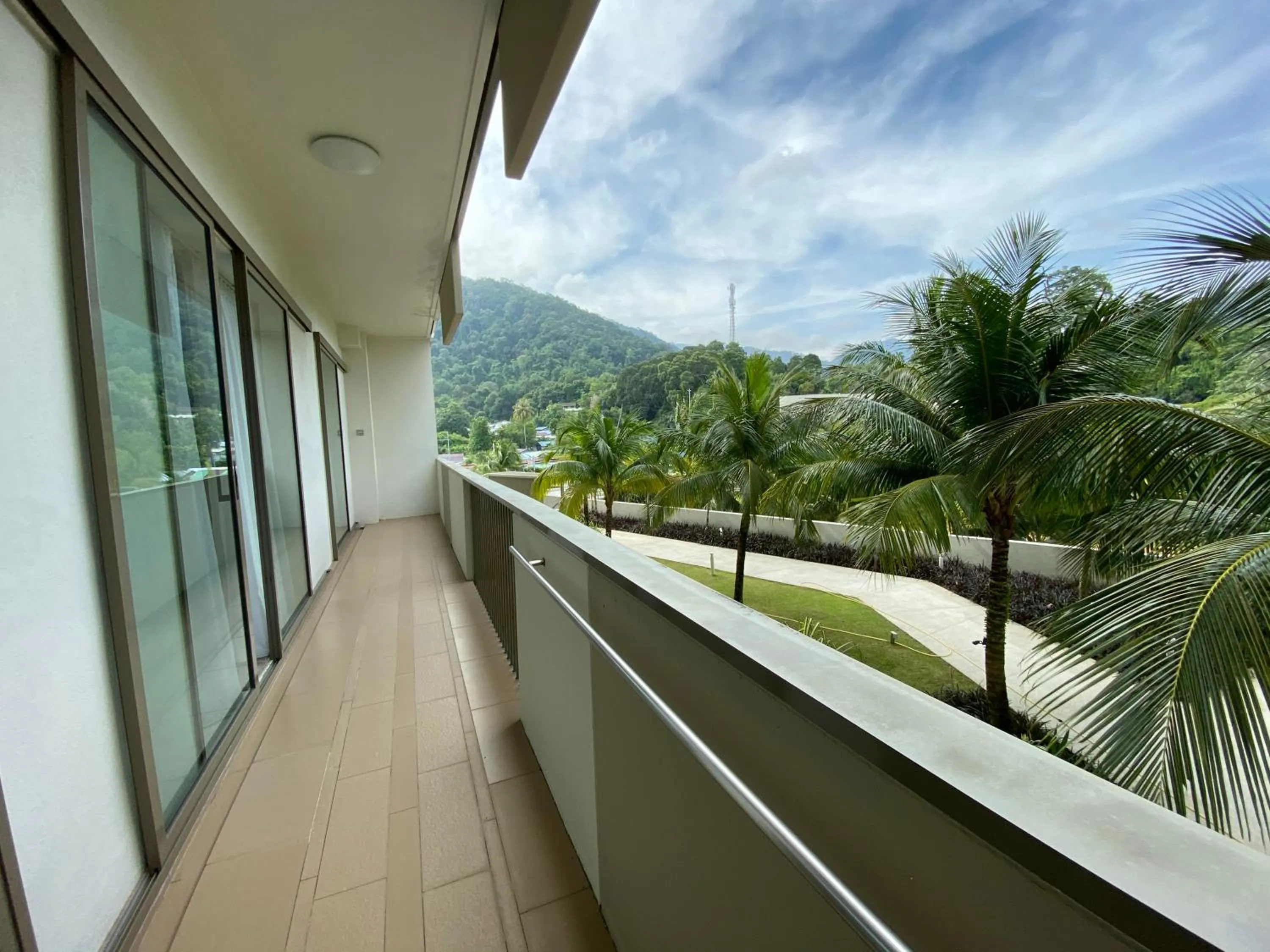 By The Sea @ Cozy Beachfront Home